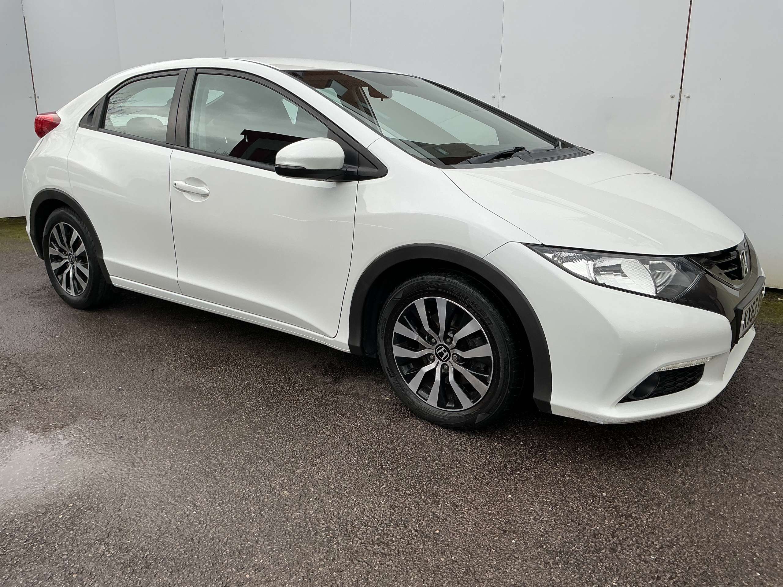 A 2013 HONDA CIVIC 1.6 i-DTEC ES-T Hatchback 5dr Diesel Manual Euro 5 (s/s) (120 ps) A 2013 HONDA CIVIC 1.6 i-DTEC ES-T Hatchback 5dr Diesel Manual Euro 5 (s/s) (120 ps)