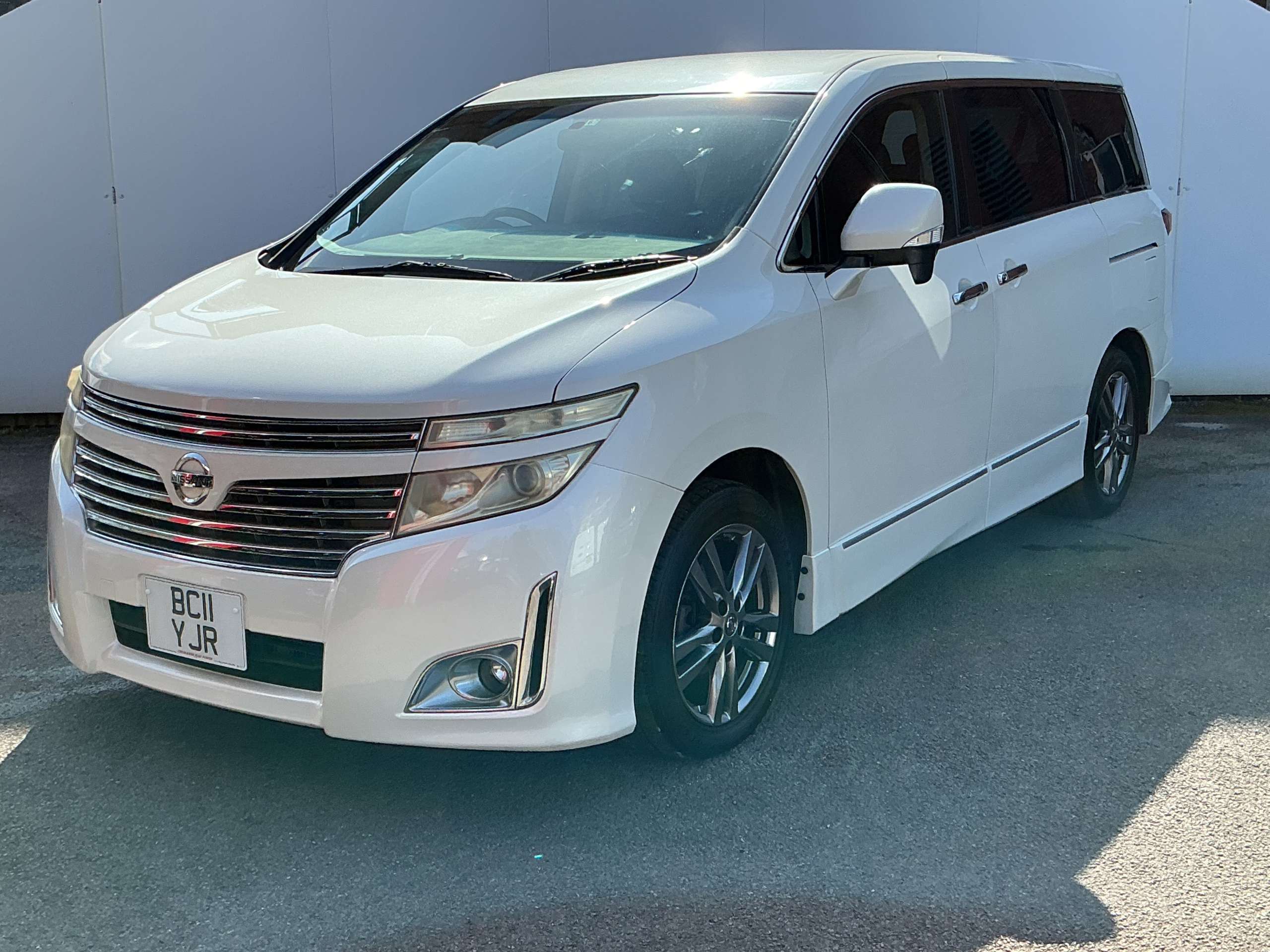 A 2011 NISSAN ELGRAND A 2011 NISSAN ELGRAND