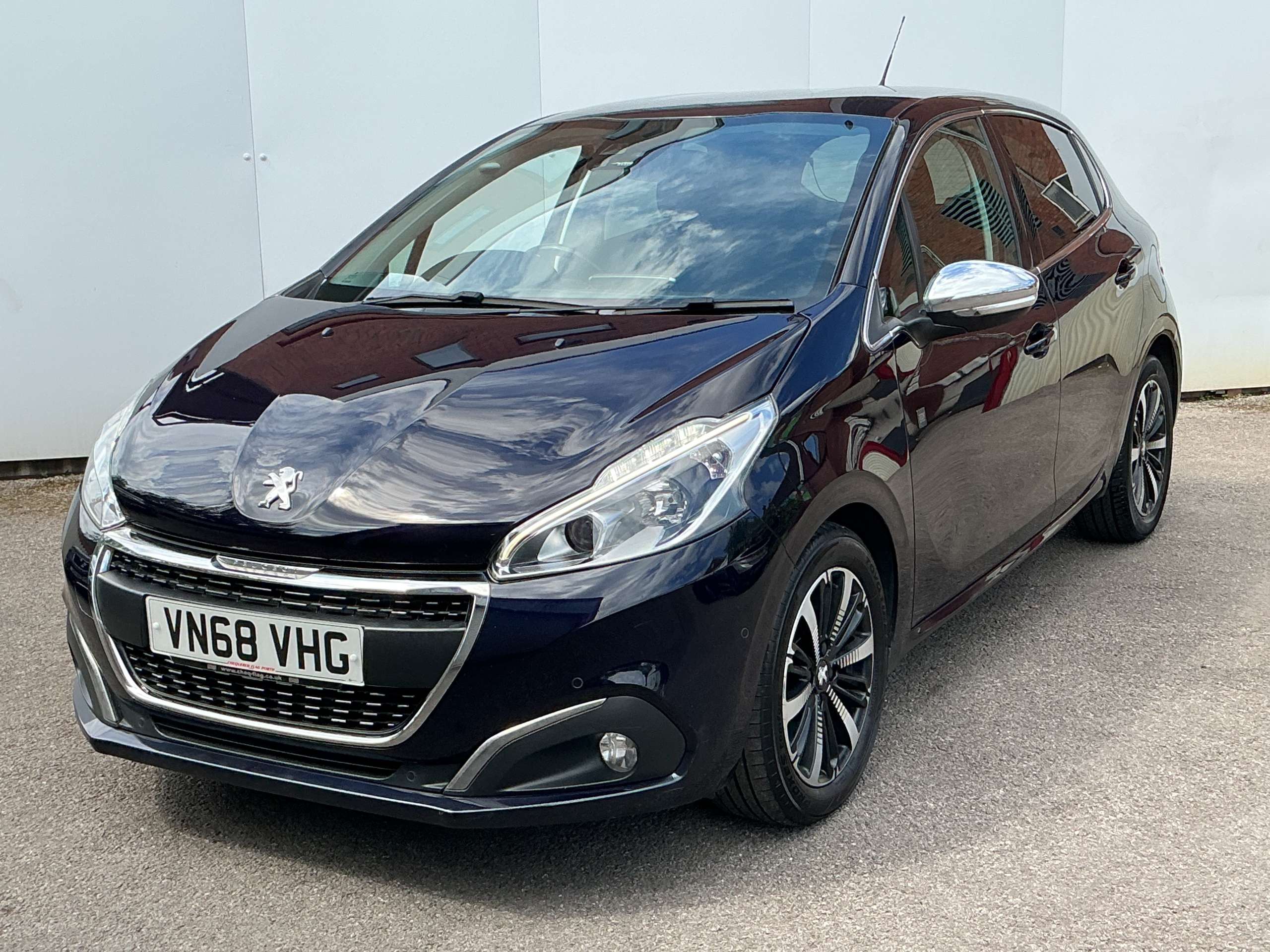 A 2018 PEUGEOT 208 1.5 BlueHDi Tech Edition Hatchback 5dr Diesel Manual Euro 6 (s/s) (100 ps) A 2018 PEUGEOT 208 1.5 BlueHDi Tech Edition Hatchback 5dr Diesel Manual Euro 6 (s/s) (100 ps)