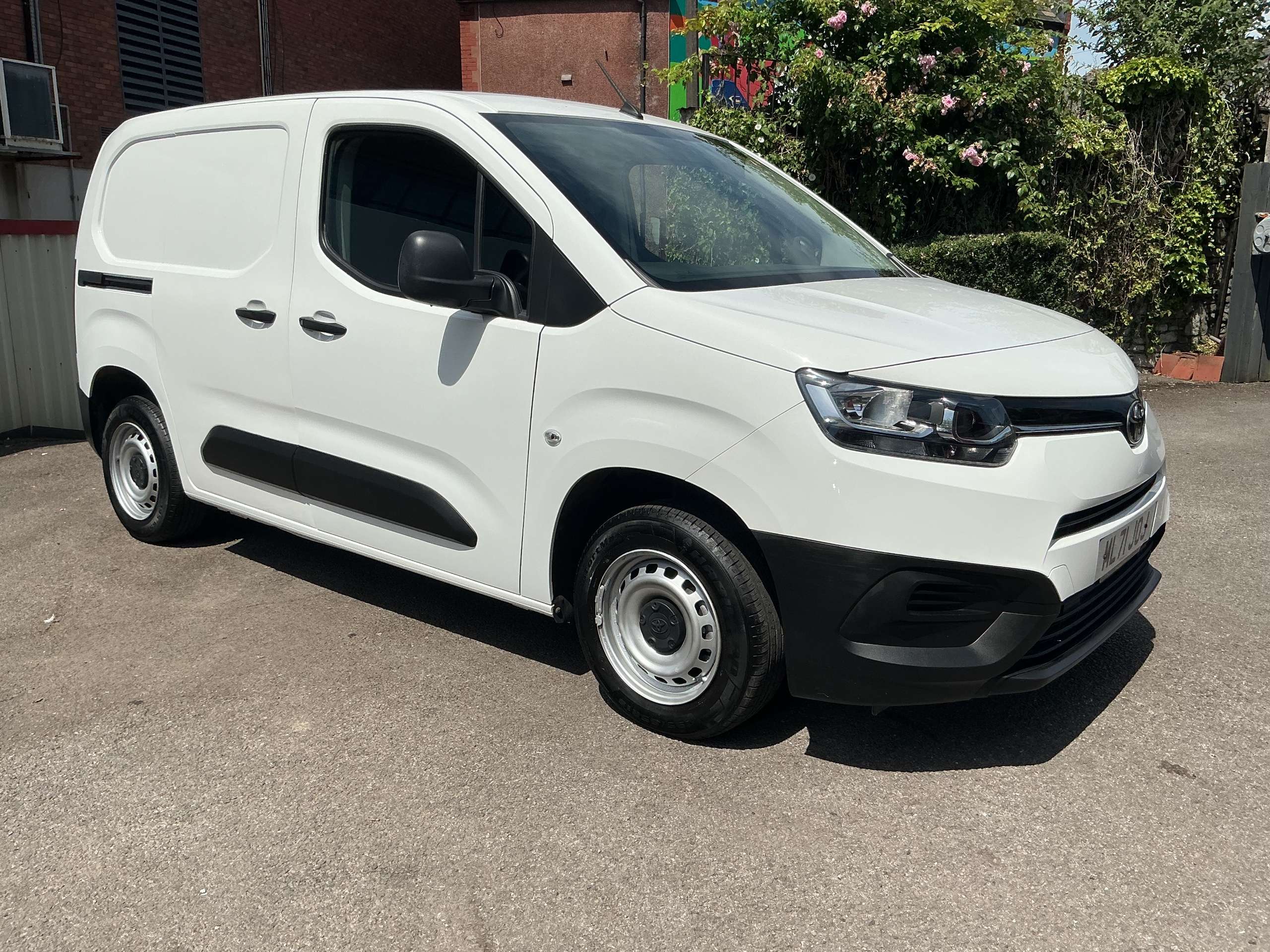 A 2021 TOYOTA PROACE L1 ACTIVE A 2021 TOYOTA PROACE L1 ACTIVE