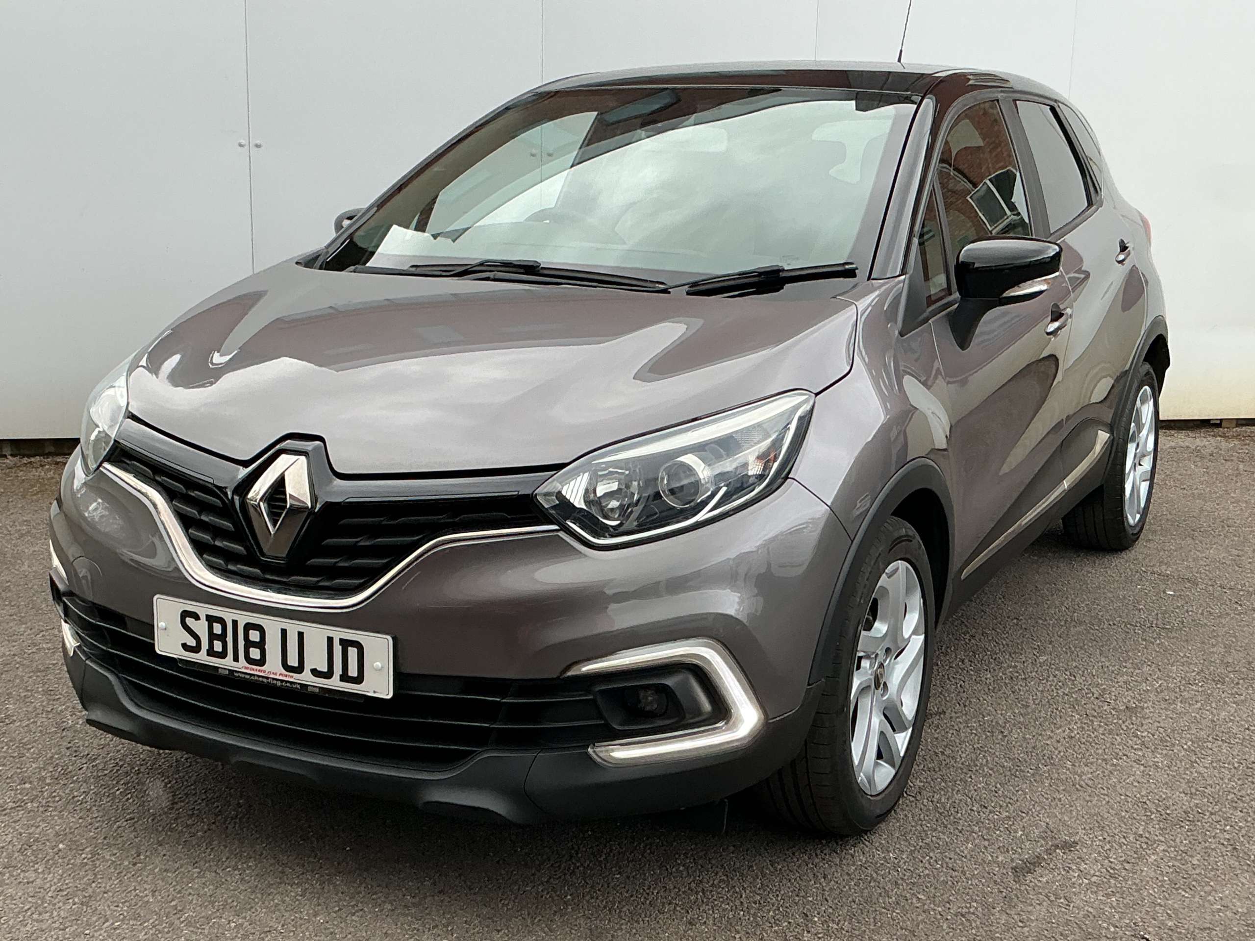 A 2018 RENAULT CAPTUR 1.5 dCi ENERGY Iconic SUV 5dr Diesel EDC Euro 6 (s/s) (90 ps) A 2018 RENAULT CAPTUR 1.5 dCi ENERGY Iconic SUV 5dr Diesel EDC Euro 6 (s/s) (90 ps)