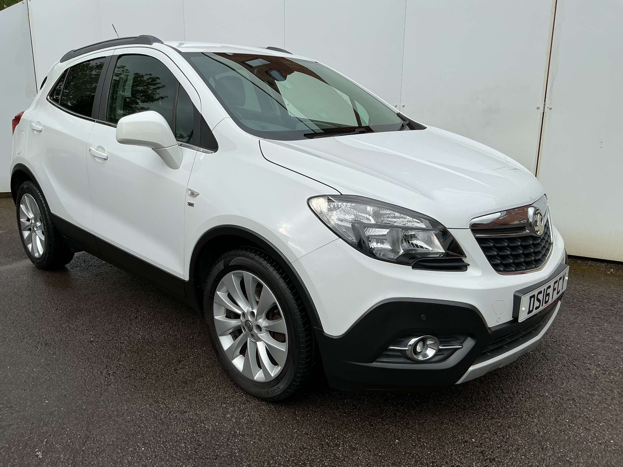 A 2016 VAUXHALL MOKKA 1.4i Turbo SE SUV 5dr Petrol Manual 2WD Euro 6 (s/s) (140 ps) A 2016 VAUXHALL MOKKA 1.4i Turbo SE SUV 5dr Petrol Manual 2WD Euro 6 (s/s) (140 ps)