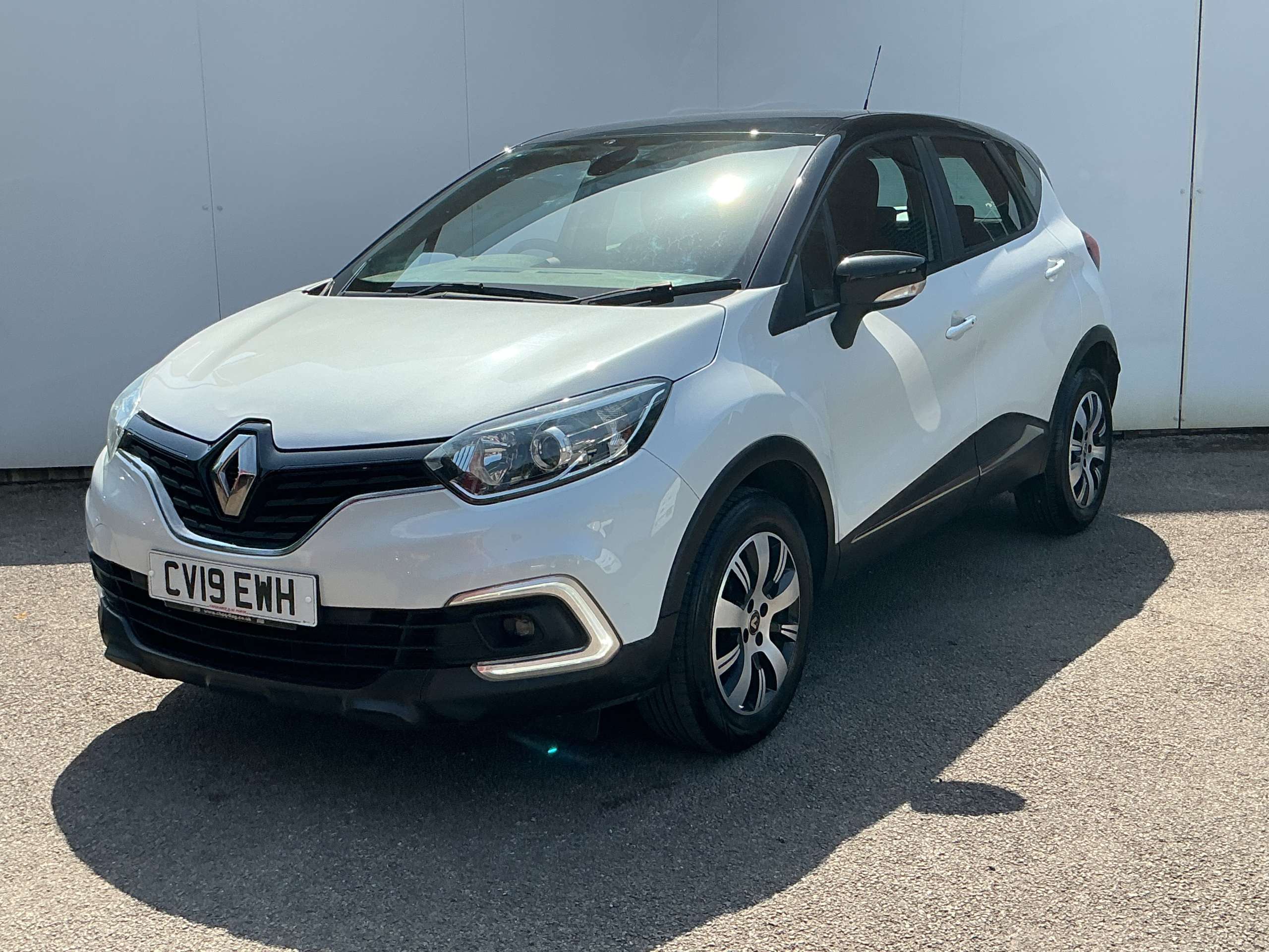 A 2019 RENAULT CAPTUR 0.9 TCe ENERGY Play SUV 5dr Petrol Manual Euro 6 (s/s) (90 ps) A 2019 RENAULT CAPTUR 0.9 TCe ENERGY Play SUV 5dr Petrol Manual Euro 6 (s/s) (90 ps)