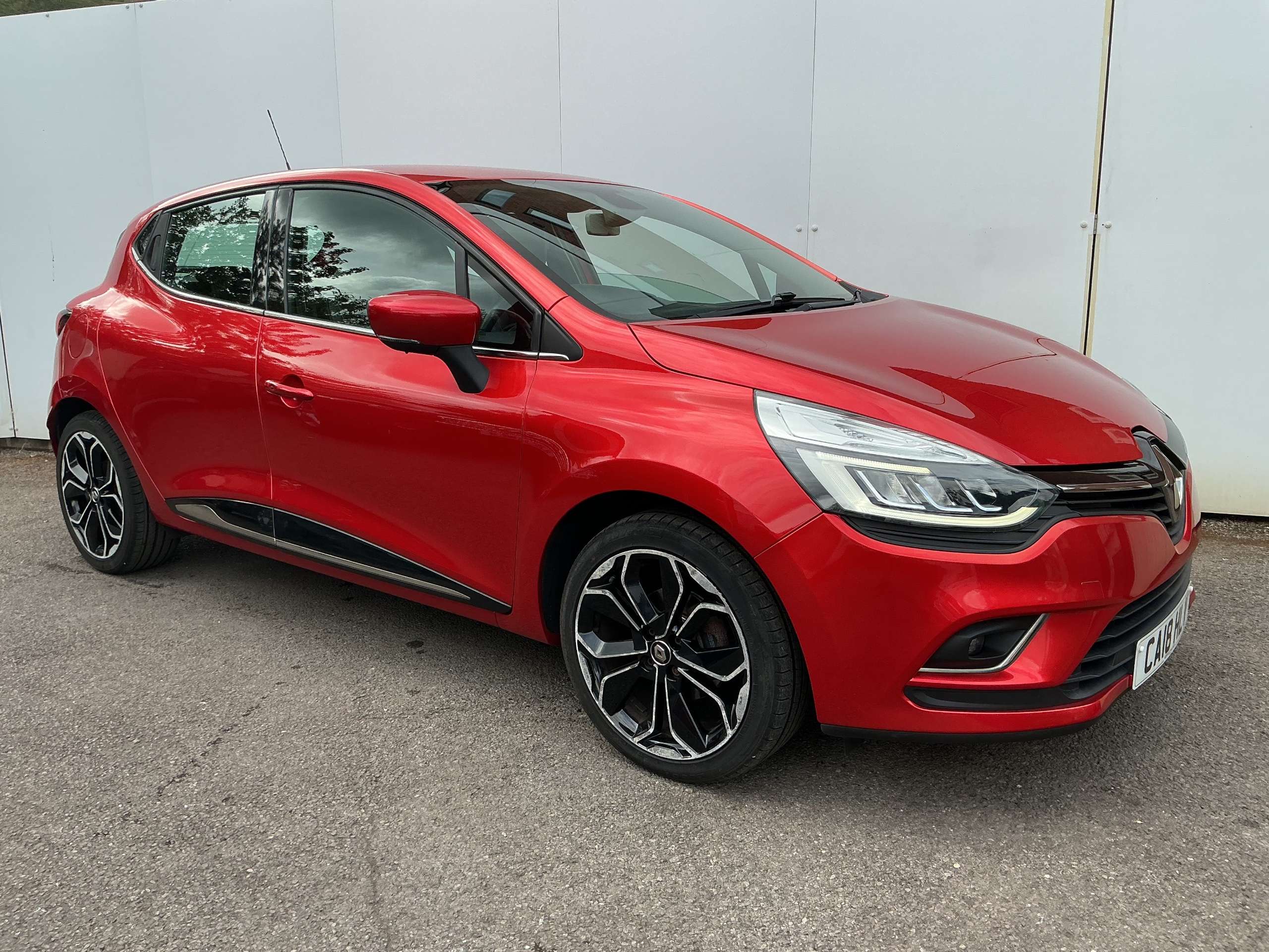 A 2018 RENAULT CLIO 0.9 TCe Dynamique S Nav Hatchback 5dr Petrol Manual Euro 6 (s/s) (90 ps) A 2018 RENAULT CLIO 0.9 TCe Dynamique S Nav Hatchback 5dr Petrol Manual Euro 6 (s/s) (90 ps)