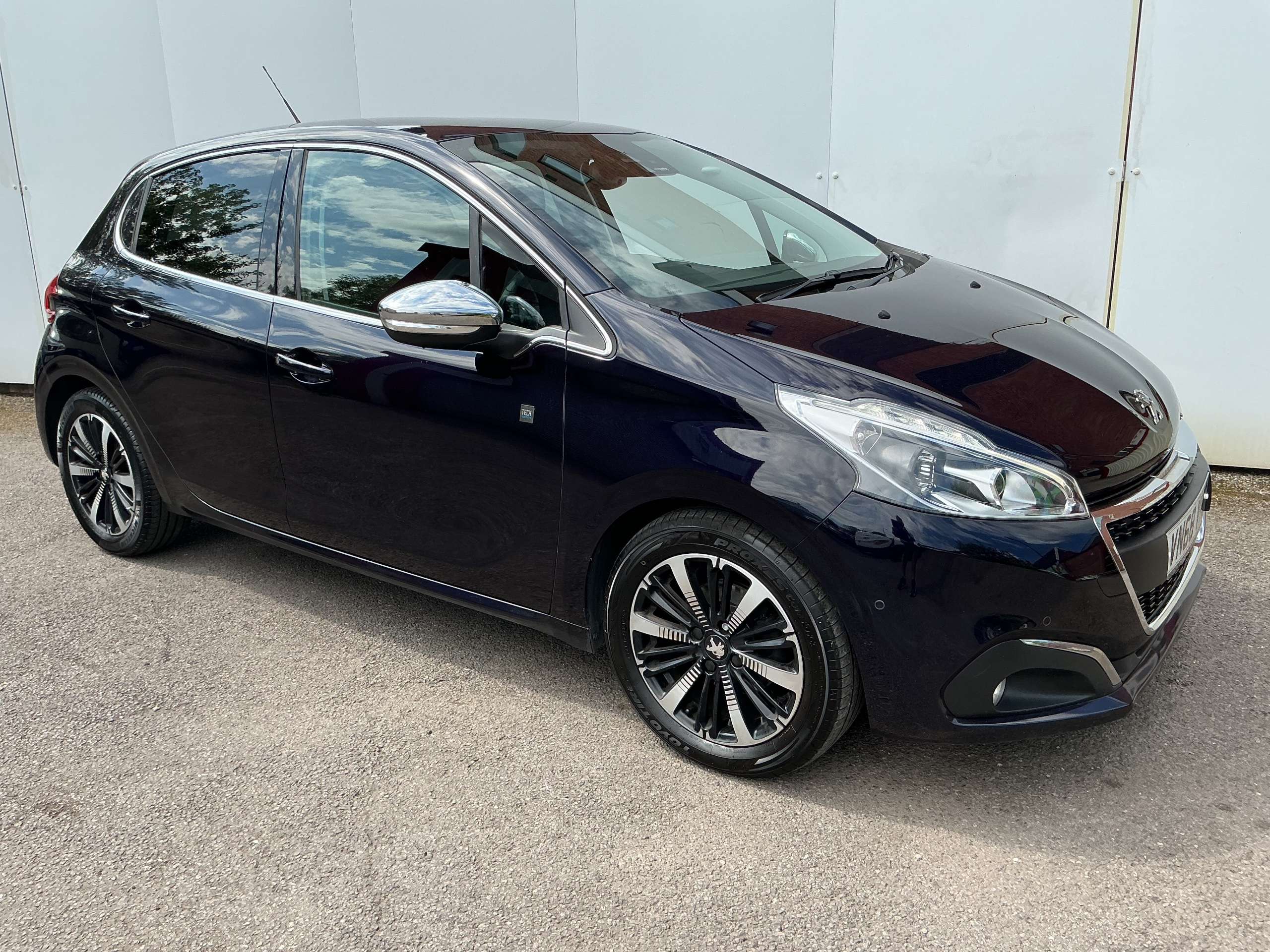A 2018 PEUGEOT 208 1.5 BlueHDi Tech Edition Hatchback 5dr Diesel Manual Euro 6 (s/s) (100 ps) A 2018 PEUGEOT 208 1.5 BlueHDi Tech Edition Hatchback 5dr Diesel Manual Euro 6 (s/s) (100 ps)