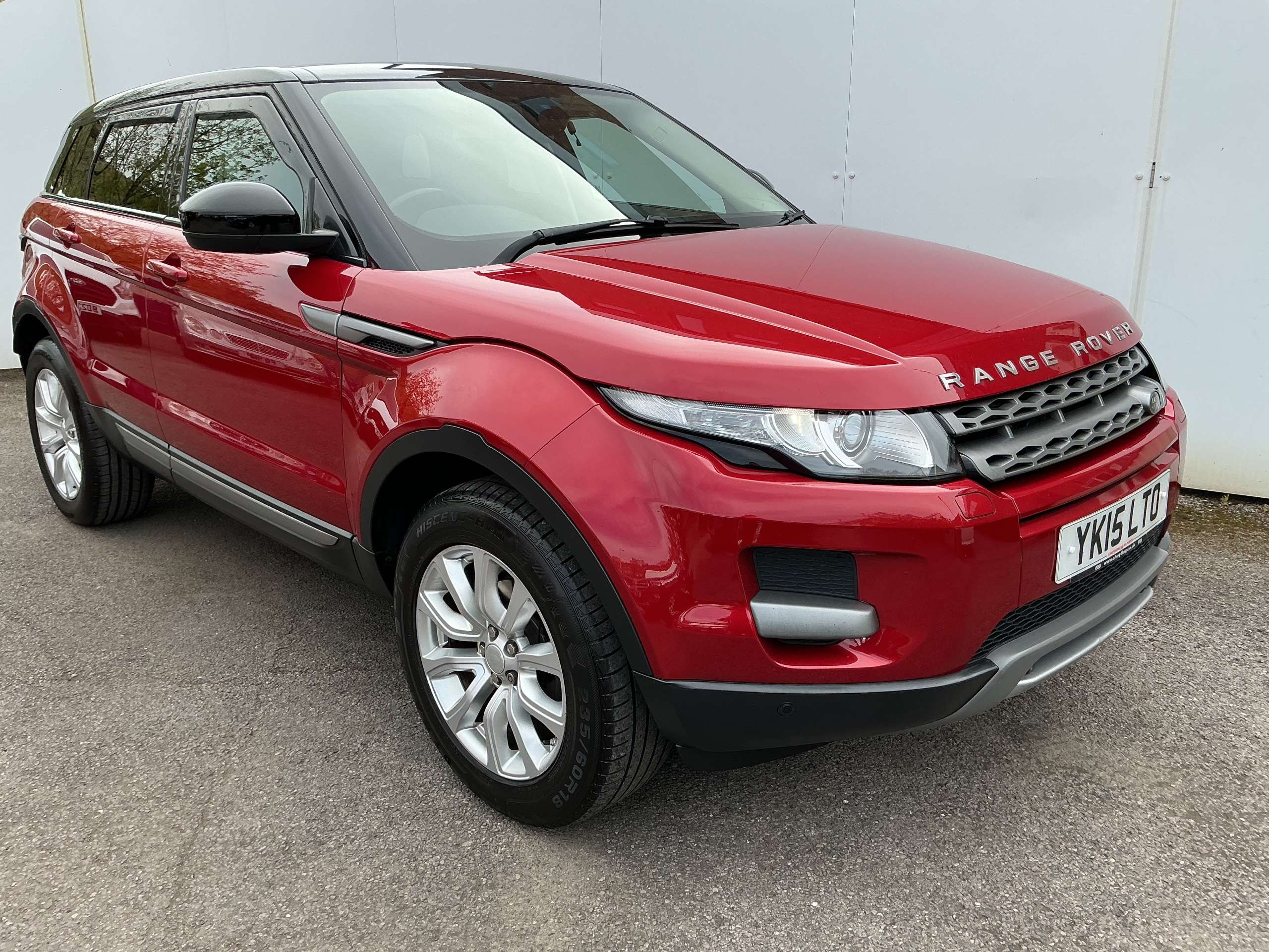A 2015 LAND ROVER RANGE ROVER EVOQUE 2.2 SD4 Pure Tech SUV 5dr Diesel Auto 4WD Euro 5 (s/s) (190 ps) A 2015 LAND ROVER RANGE ROVER EVOQUE 2.2 SD4 Pure Tech SUV 5dr Diesel Auto 4WD Euro 5 (s/s) (190 ps)