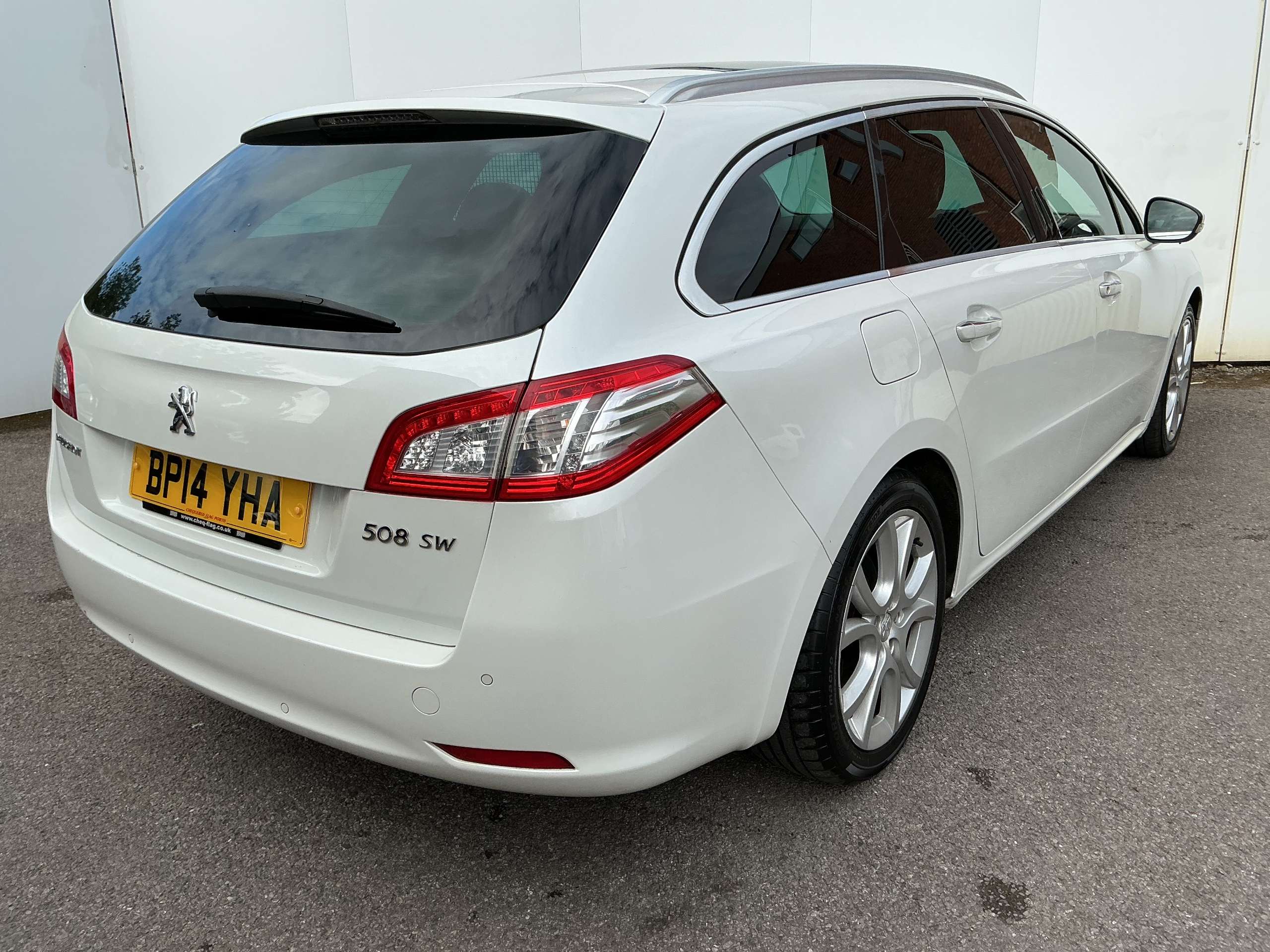 A 2014 PEUGEOT 508 SW 2.0 BlueHDi Allure Estate 5dr Diesel Manual Euro 6 (s/s) (150 ps) A 2014 PEUGEOT 508 SW 2.0 BlueHDi Allure Estate 5dr Diesel Manual Euro 6 (s/s) (150 ps)