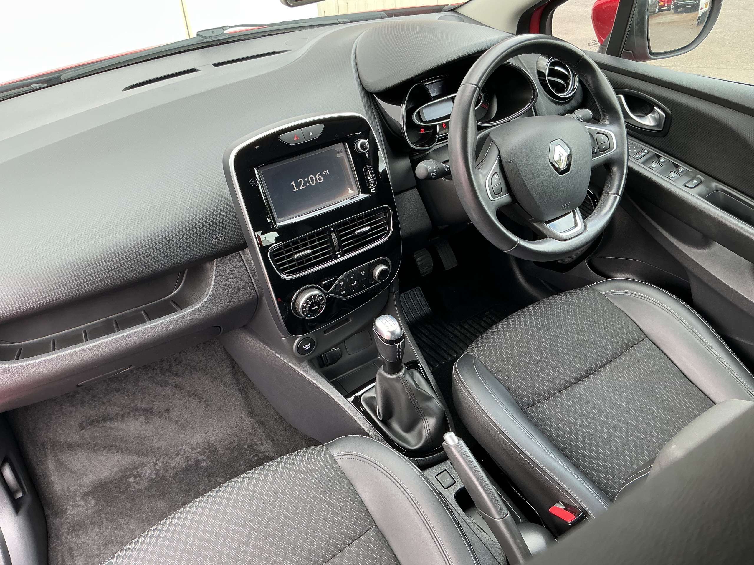 2018 RENAULT CLIO 2018 RENAULT CLIO