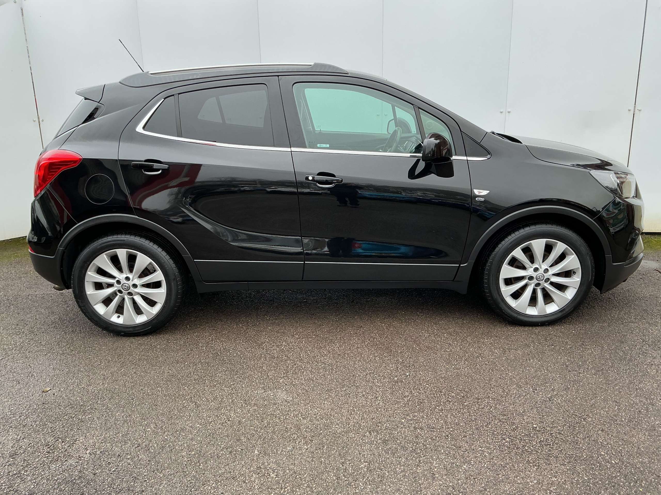 A 2017 VAUXHALL MOKKA X 1.6i Elite SUV 5dr Petrol Manual Euro 6 (s/s) (115 ps) A 2017 VAUXHALL MOKKA X 1.6i Elite SUV 5dr Petrol Manual Euro 6 (s/s) (115 ps)