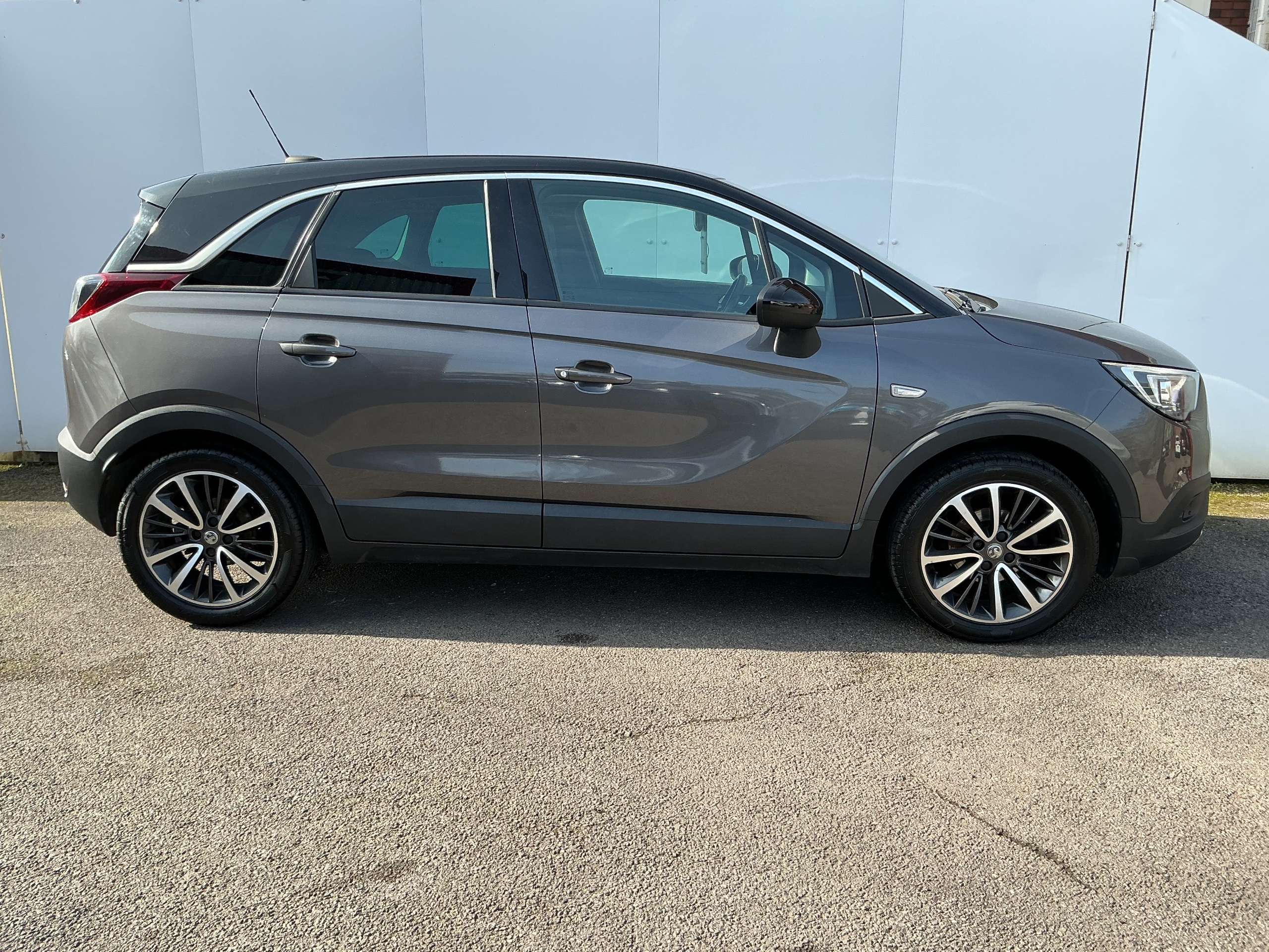 A 2019 VAUXHALL CROSSLAND X 1.2 Elite Nav SUV 5dr Petrol Manual Euro 6 (83 ps) A 2019 VAUXHALL CROSSLAND X 1.2 Elite Nav SUV 5dr Petrol Manual Euro 6 (83 ps)