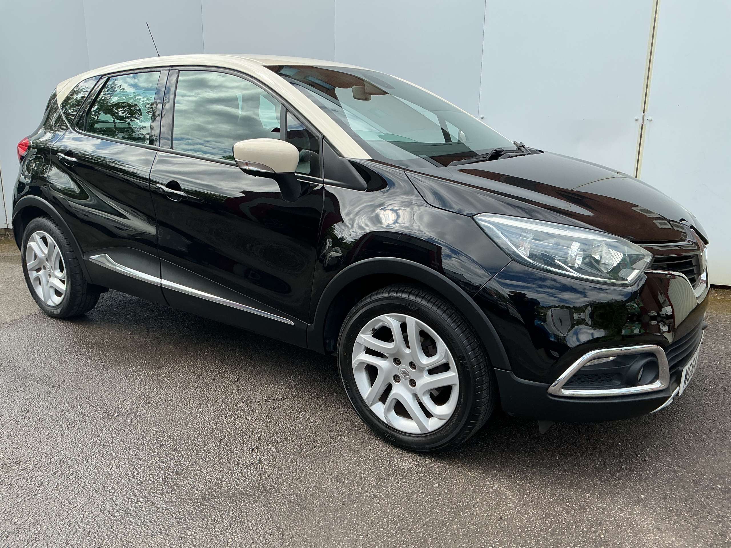 A 2014 RENAULT CAPTUR 1.5 dCi ENERGY Dynamique MediaNav SUV 5dr Diesel Manual Euro 5 (s/s) (90 ps) A 2014 RENAULT CAPTUR 1.5 dCi ENERGY Dynamique MediaNav SUV 5dr Diesel Manual Euro 5 (s/s) (90 ps)