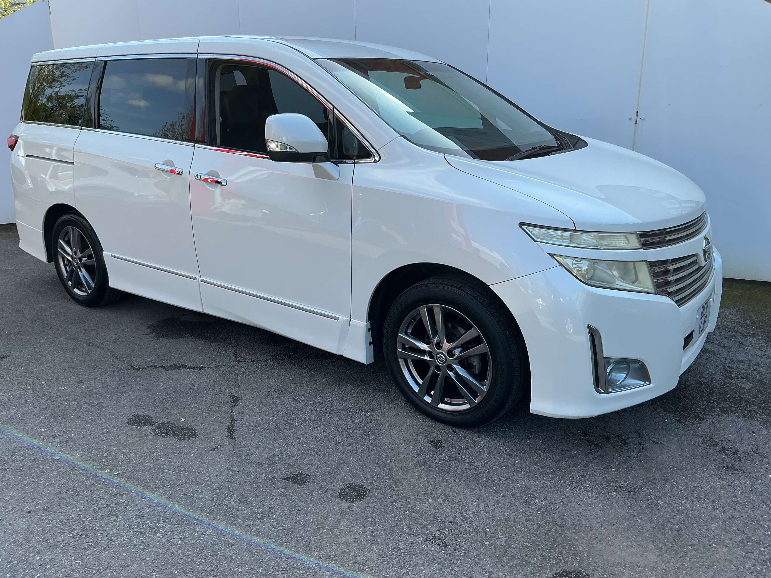 A 2011 NISSAN ELGRAND A 2011 NISSAN ELGRAND