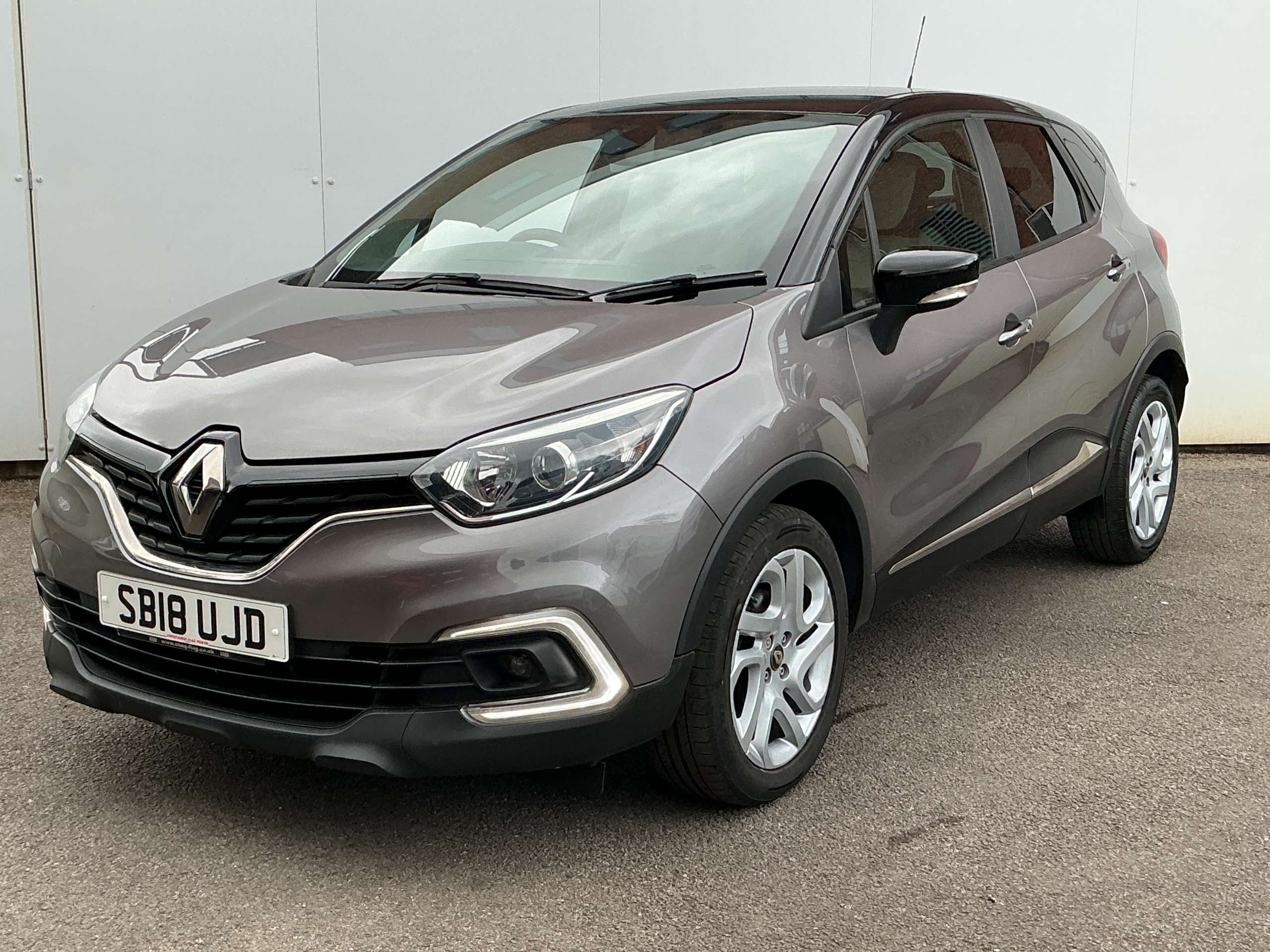 A 2018 RENAULT CAPTUR 1.5 dCi ENERGY Iconic SUV 5dr Diesel EDC Euro 6 (s/s) (90 ps) A 2018 RENAULT CAPTUR 1.5 dCi ENERGY Iconic SUV 5dr Diesel EDC Euro 6 (s/s) (90 ps)