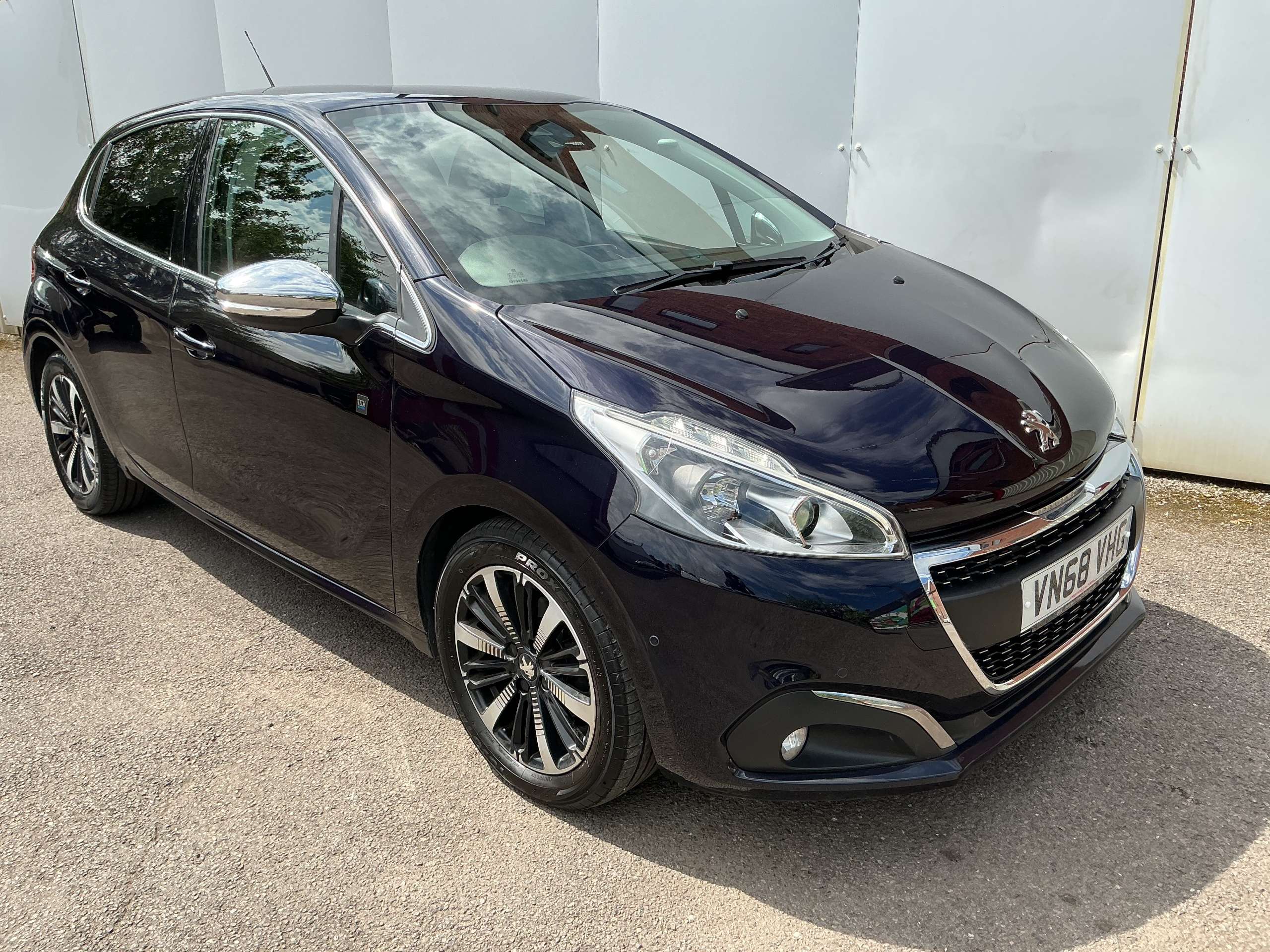 A 2018 PEUGEOT 208 1.5 BlueHDi Tech Edition Hatchback 5dr Diesel Manual Euro 6 (s/s) (100 ps) A 2018 PEUGEOT 208 1.5 BlueHDi Tech Edition Hatchback 5dr Diesel Manual Euro 6 (s/s) (100 ps)