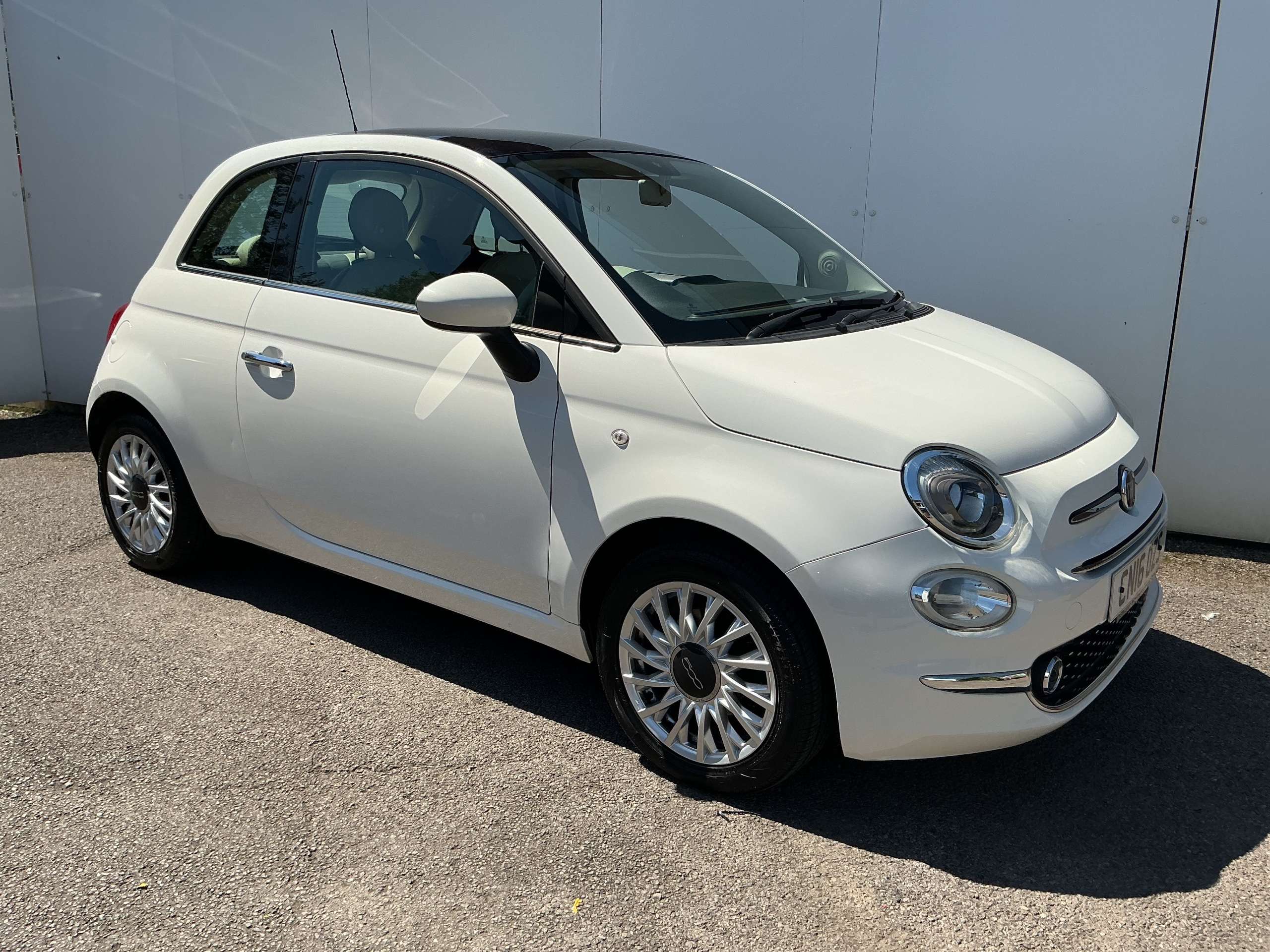A 2016 FIAT 500 LOUNGE 3-Door A 2016 FIAT 500 LOUNGE 3-Door