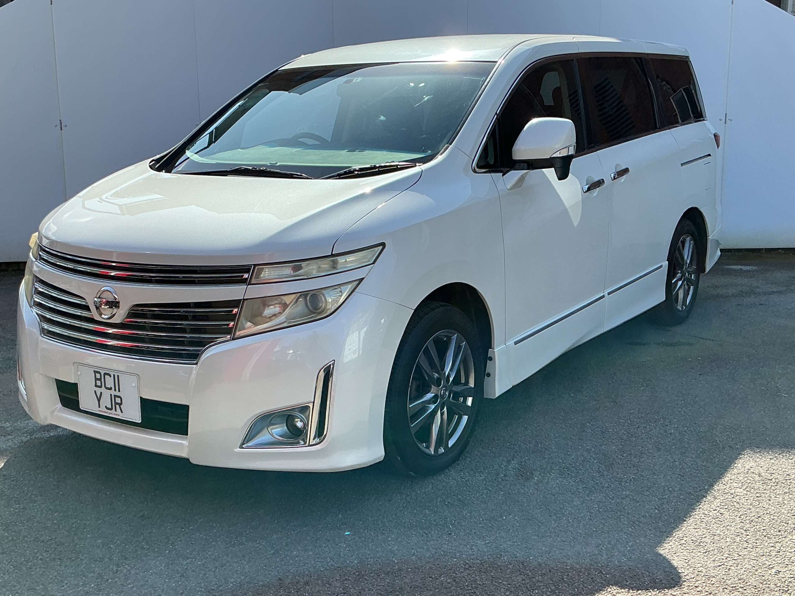 A 2011 NISSAN ELGRAND A 2011 NISSAN ELGRAND