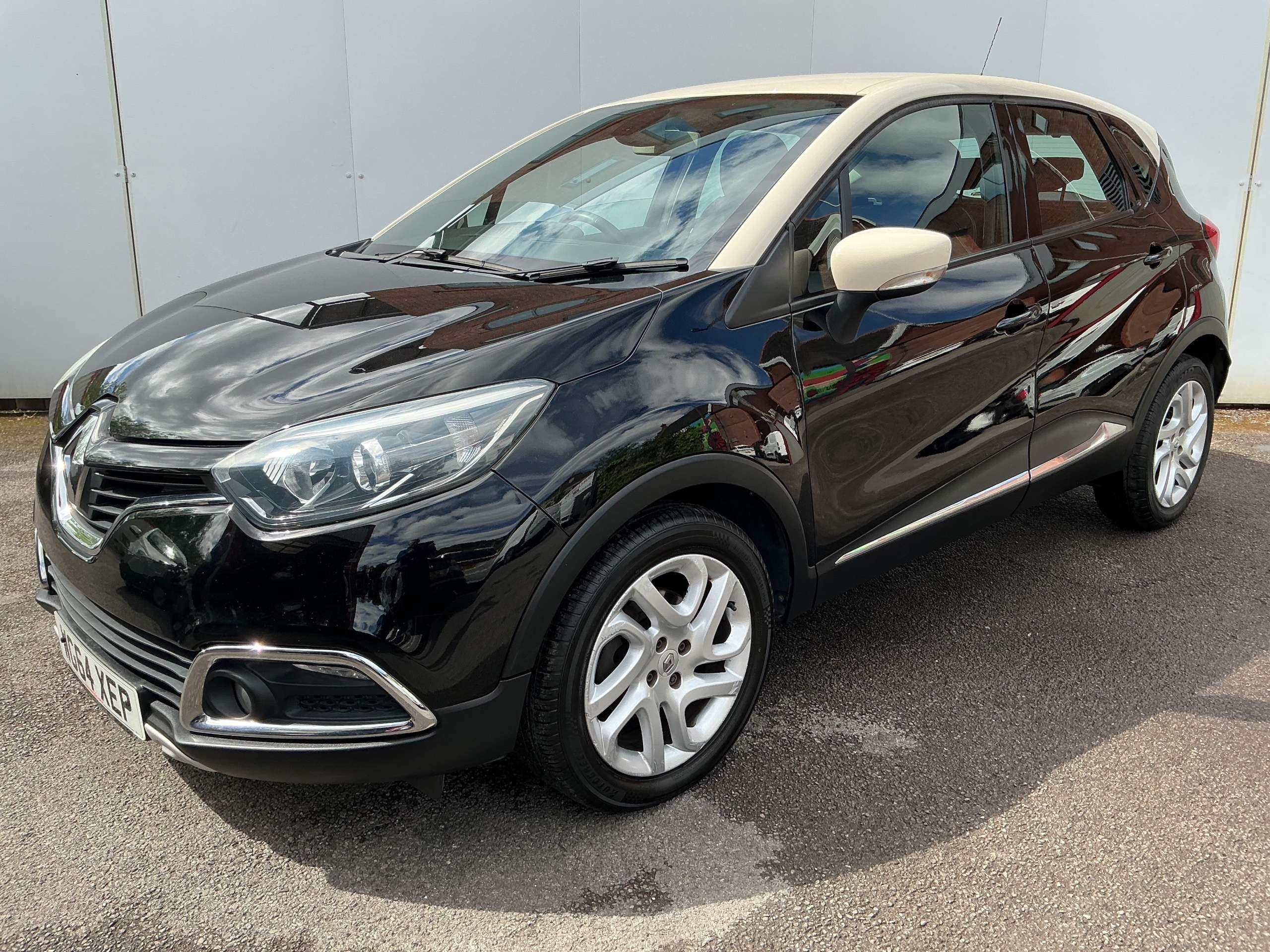 A 2014 RENAULT CAPTUR 1.5 dCi ENERGY Dynamique MediaNav SUV 5dr Diesel Manual Euro 5 (s/s) (90 ps) A 2014 RENAULT CAPTUR 1.5 dCi ENERGY Dynamique MediaNav SUV 5dr Diesel Manual Euro 5 (s/s) (90 ps)