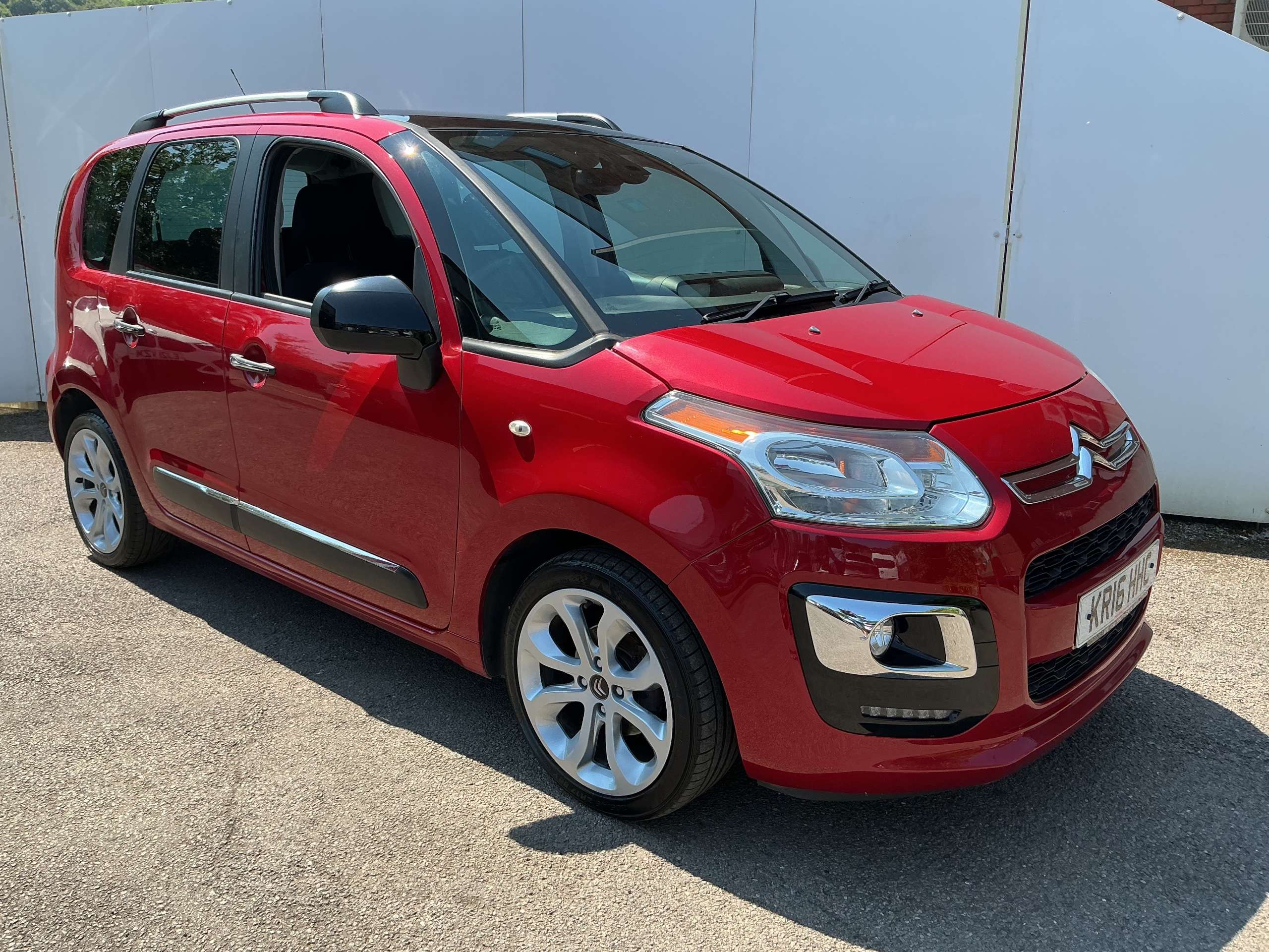 A 2016 CITROEN C3 PICASSO 1.6 BlueHDi Platinum MPV 5dr Diesel Manual Euro 6 (100 ps) A 2016 CITROEN C3 PICASSO 1.6 BlueHDi Platinum MPV 5dr Diesel Manual Euro 6 (100 ps)