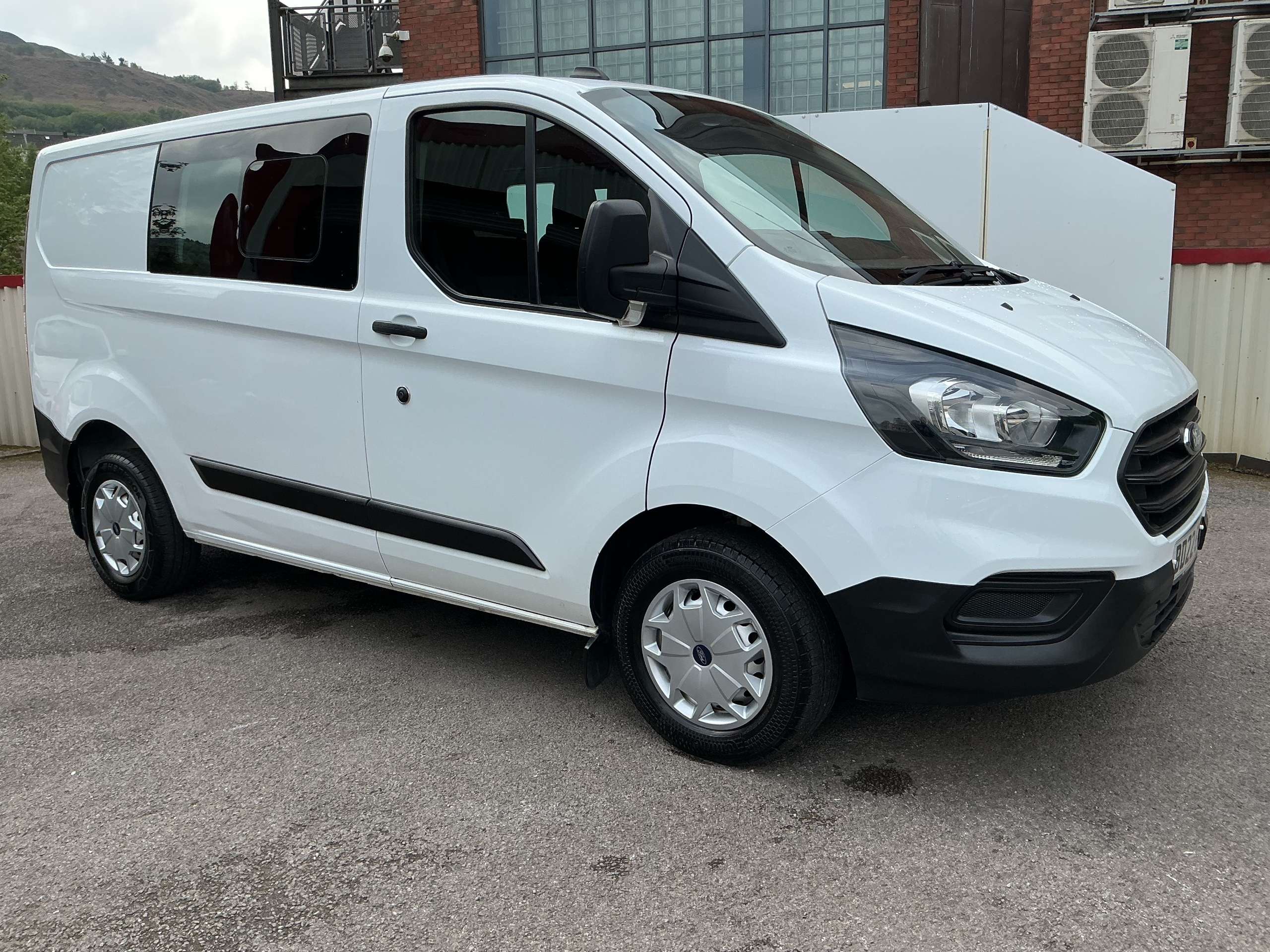 A 2022 FORD TRANSIT CUSTOM 2.0 300 EcoBlue Leader Crew Van Double Cab 5dr Diesel Manual L1 H1 Euro 6 (s/s) (105 ps) A 2022 FORD TRANSIT CUSTOM 2.0 300 EcoBlue Leader Crew Van Double Cab 5dr Diesel Manual L1 H1 Euro 6 (s/s) (105 ps)