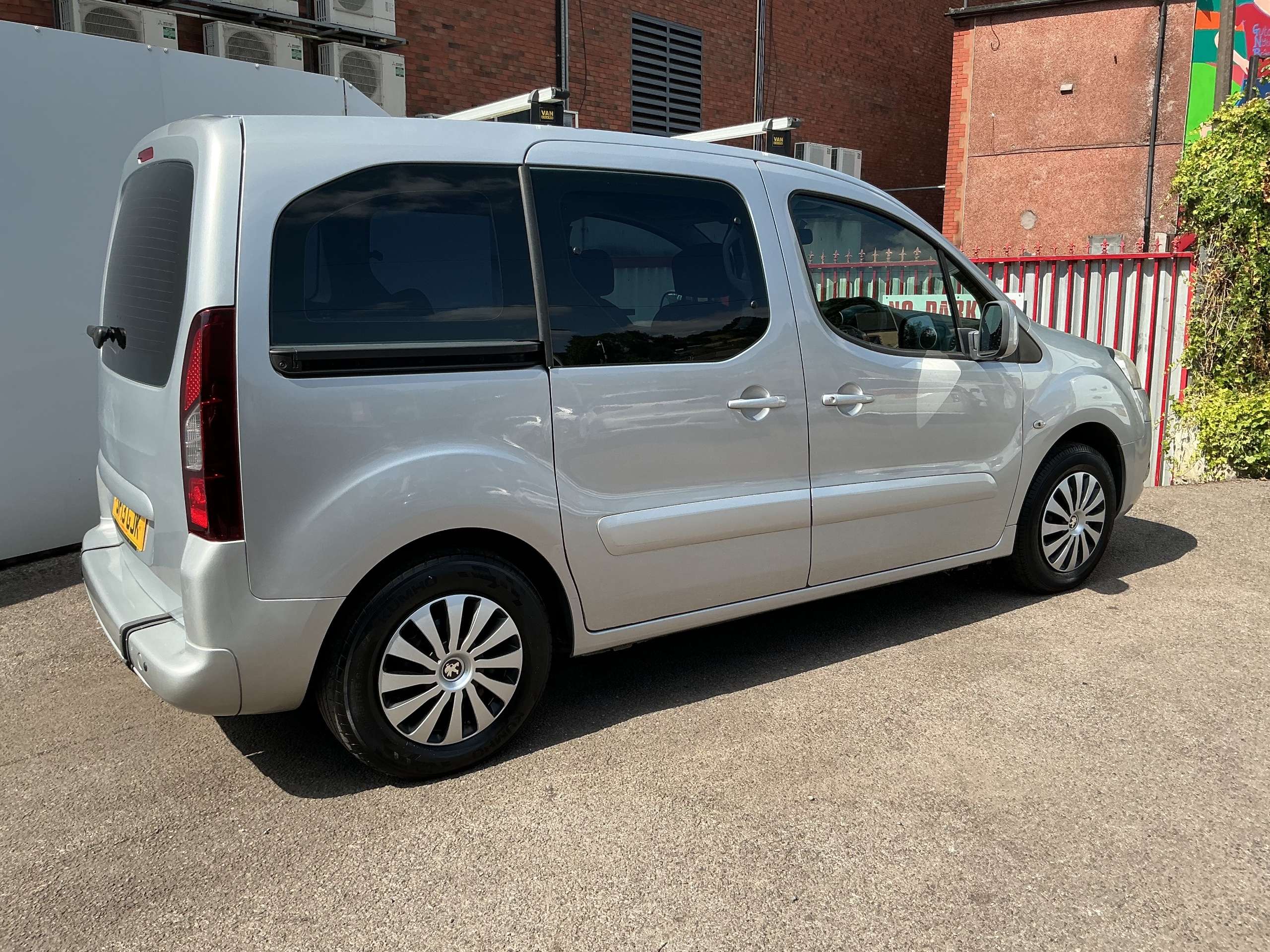 A 2013 PEUGEOT PARTNER TEPEE 1.6 HDi Tepee S MPV 5dr Diesel Manual (135 g/km, 92 bhp) A 2013 PEUGEOT PARTNER TEPEE 1.6 HDi Tepee S MPV 5dr Diesel Manual (135 g/km, 92 bhp)