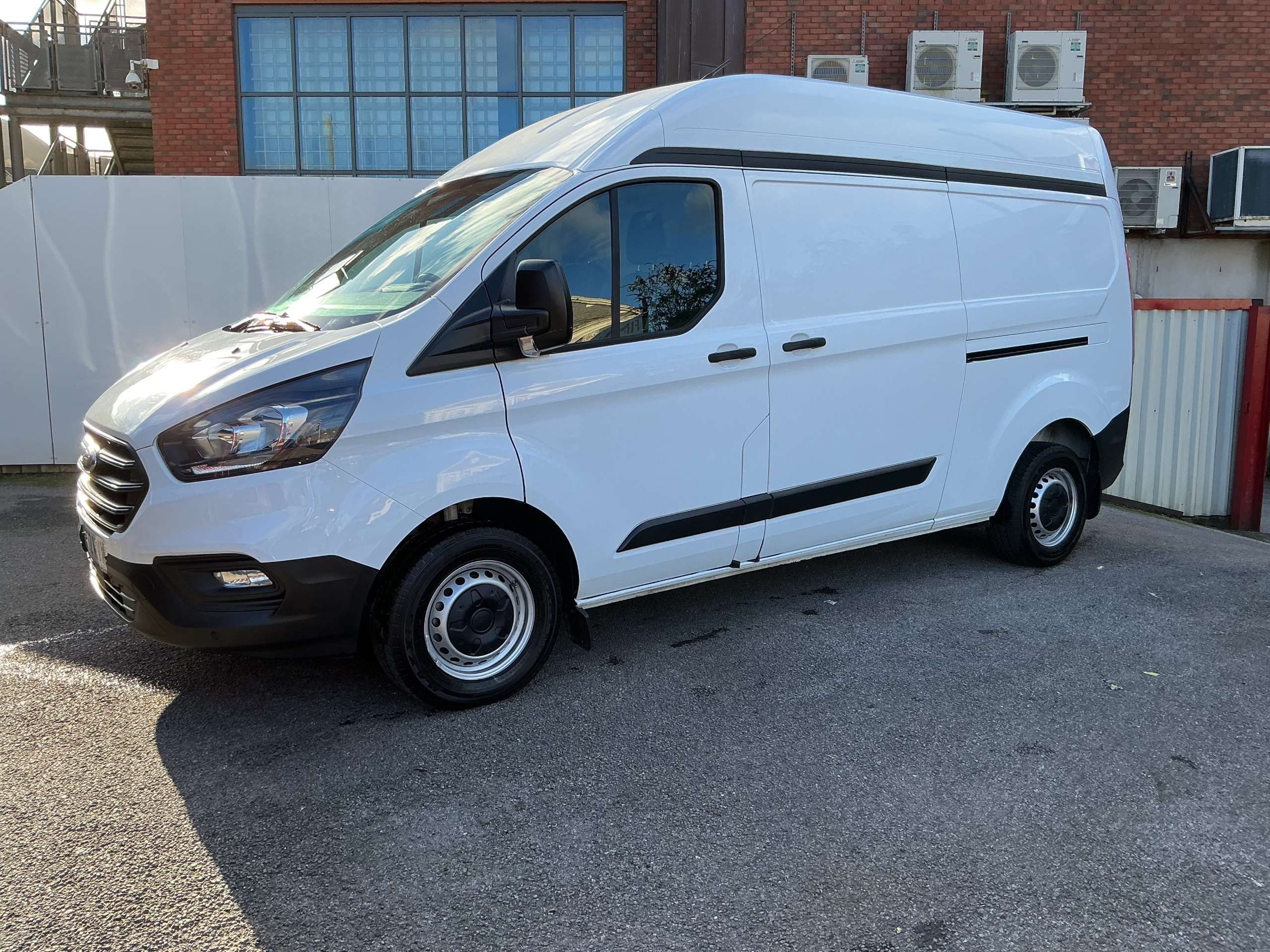 A 2022 FORD TRANSIT CUSTOM 2.0 300 EcoBlue Leader Panel Van 5dr Diesel Manual L2 H2 Euro 6 (s/s) (105 ps) A 2022 FORD TRANSIT CUSTOM 2.0 300 EcoBlue Leader Panel Van 5dr Diesel Manual L2 H2 Euro 6 (s/s) (105 ps)