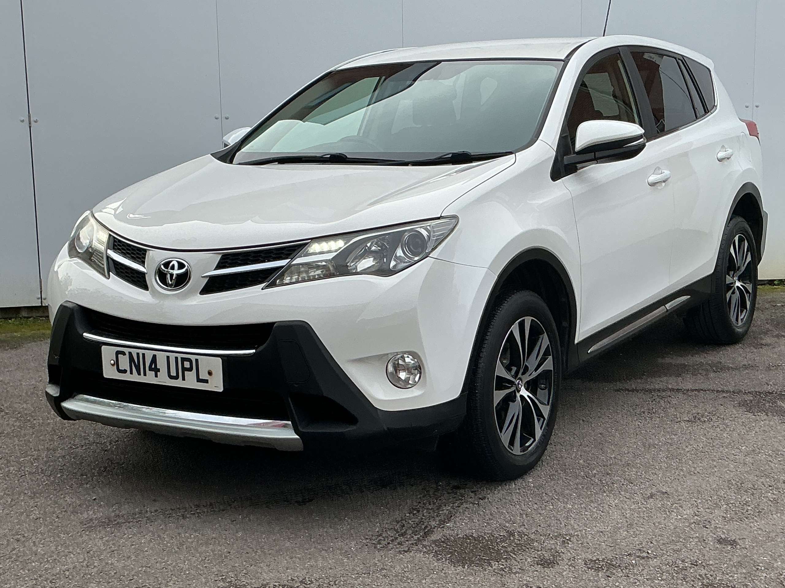 A 2014 TOYOTA RAV4 2.0 D-4D Icon SUV 5dr Diesel Manual 4WD Euro 5 (s/s) (124 ps) A 2014 TOYOTA RAV4 2.0 D-4D Icon SUV 5dr Diesel Manual 4WD Euro 5 (s/s) (124 ps)
