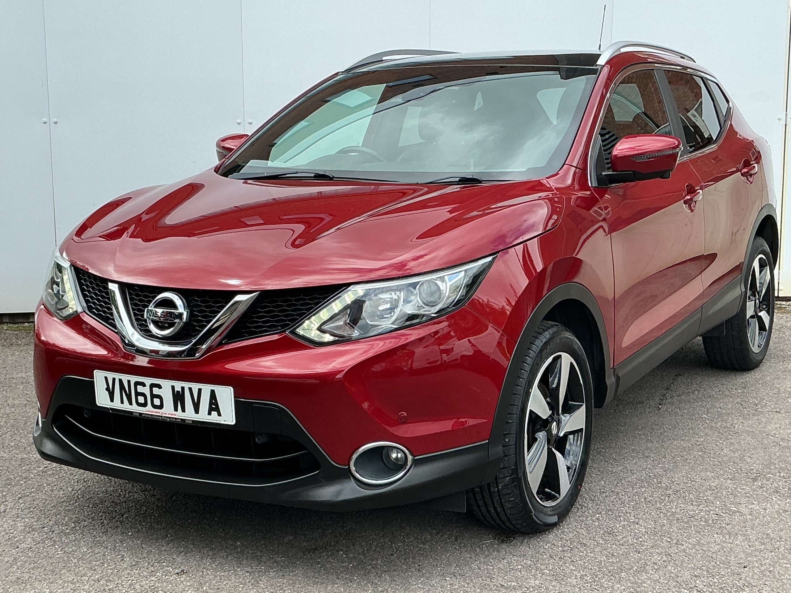 A 2016 NISSAN QASHQAI 1.5 dCi N-Vision SUV 5dr Diesel Manual 2WD Euro 6 (s/s) (110 ps) A 2016 NISSAN QASHQAI 1.5 dCi N-Vision SUV 5dr Diesel Manual 2WD Euro 6 (s/s) (110 ps)
