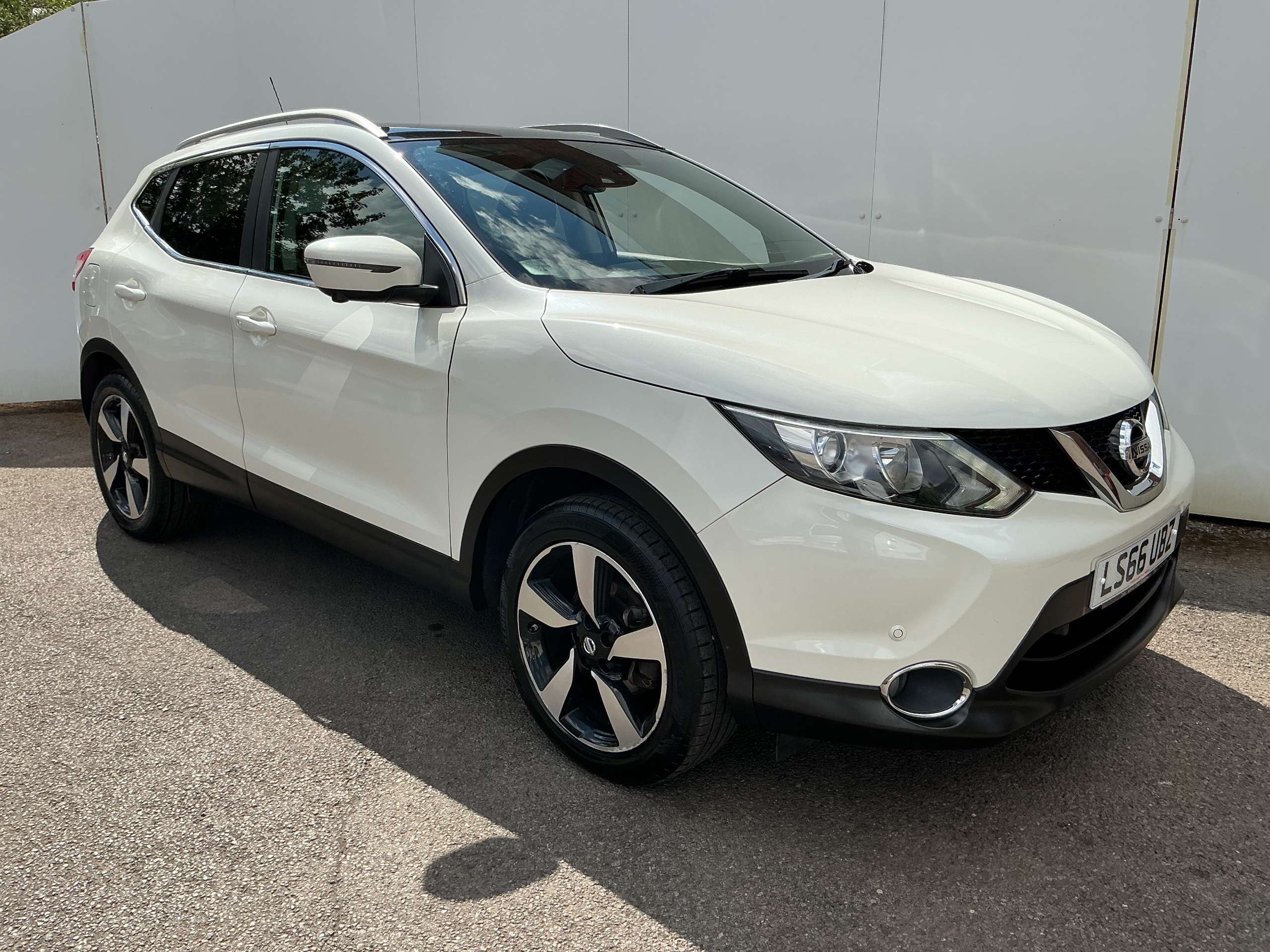 A 2016 NISSAN QASHQAI N-CONNECTA DCI A 2016 NISSAN QASHQAI N-CONNECTA DCI