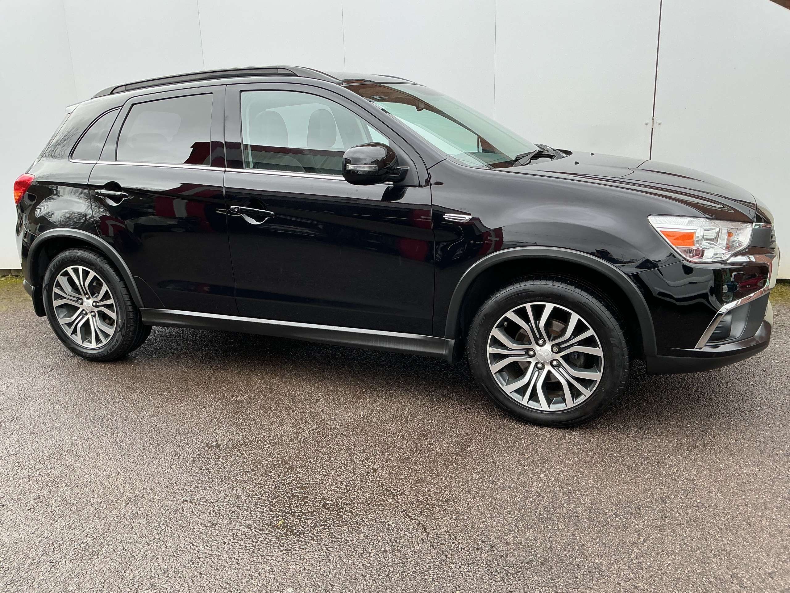 A 2018 MITSUBISHI ASX 2.2 DI-D 4 SUV 5dr Diesel Auto 4WD Euro 6 (147 ps) A 2018 MITSUBISHI ASX 2.2 DI-D 4 SUV 5dr Diesel Auto 4WD Euro 6 (147 ps)