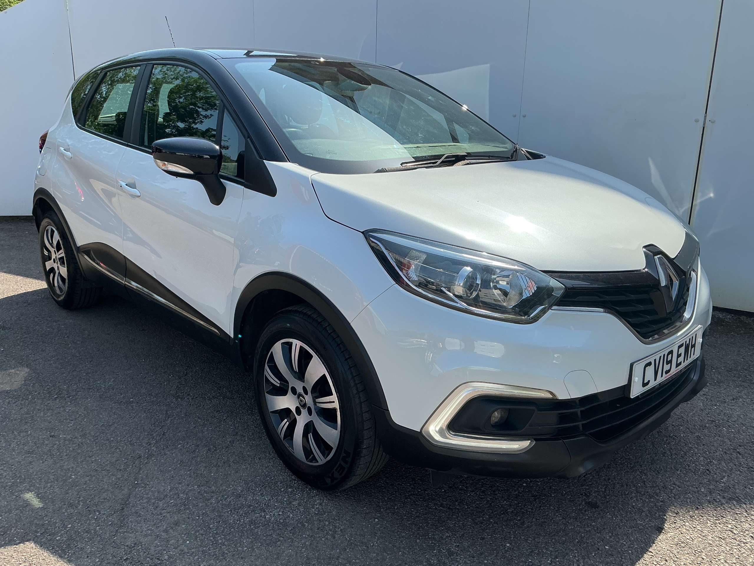 A 2019 RENAULT CAPTUR 0.9 TCe ENERGY Play SUV 5dr Petrol Manual Euro 6 (s/s) (90 ps) A 2019 RENAULT CAPTUR 0.9 TCe ENERGY Play SUV 5dr Petrol Manual Euro 6 (s/s) (90 ps)