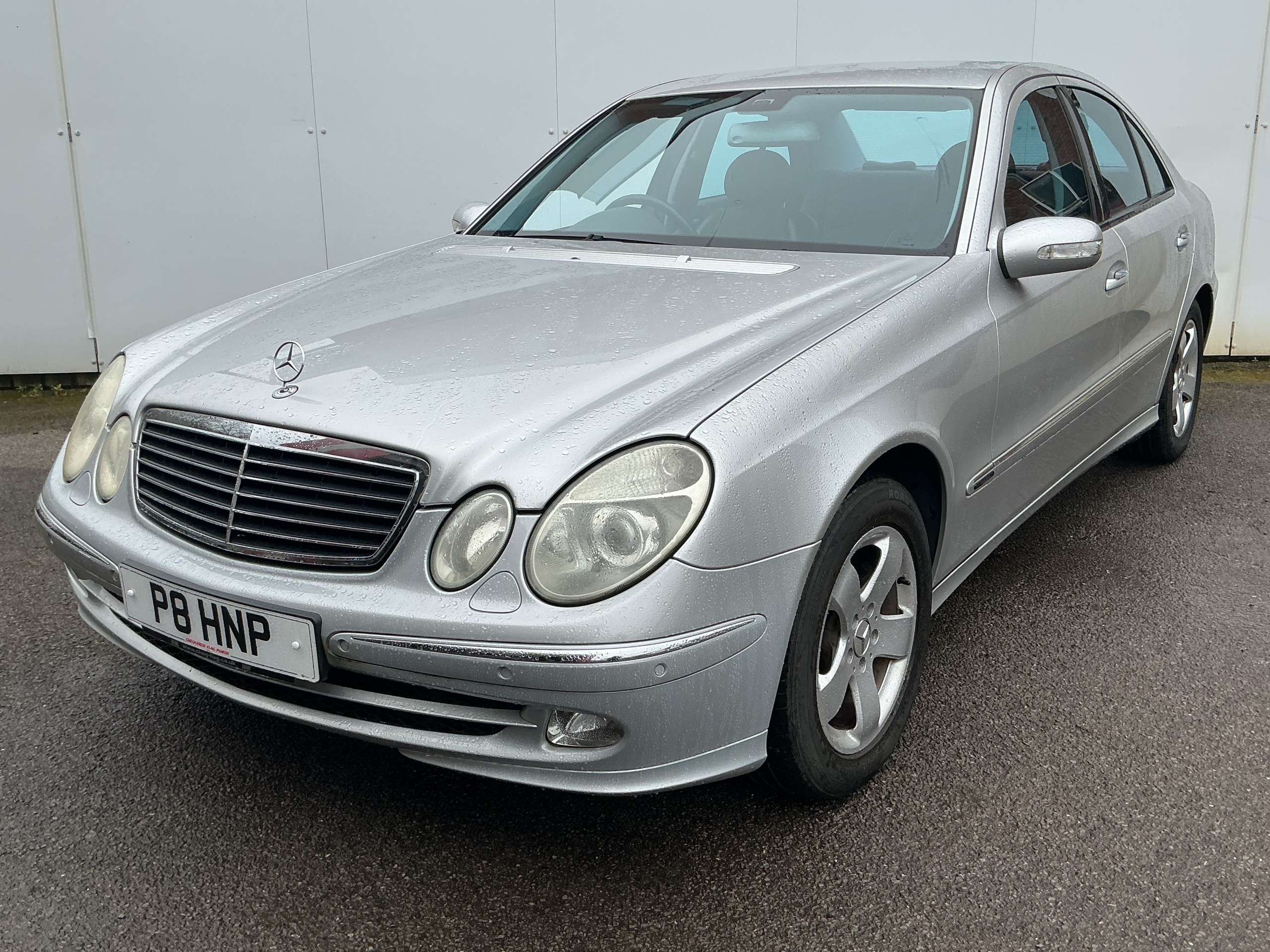 A 2004 MERCEDES-BENZ E CLASS 2.1 E220 CDI Avantgarde Saloon 4dr Diesel Automatic (177 g/km, 150 bhp) A 2004 MERCEDES-BENZ E CLASS 2.1 E220 CDI Avantgarde Saloon 4dr Diesel Automatic (177 g/km, 150 bhp)