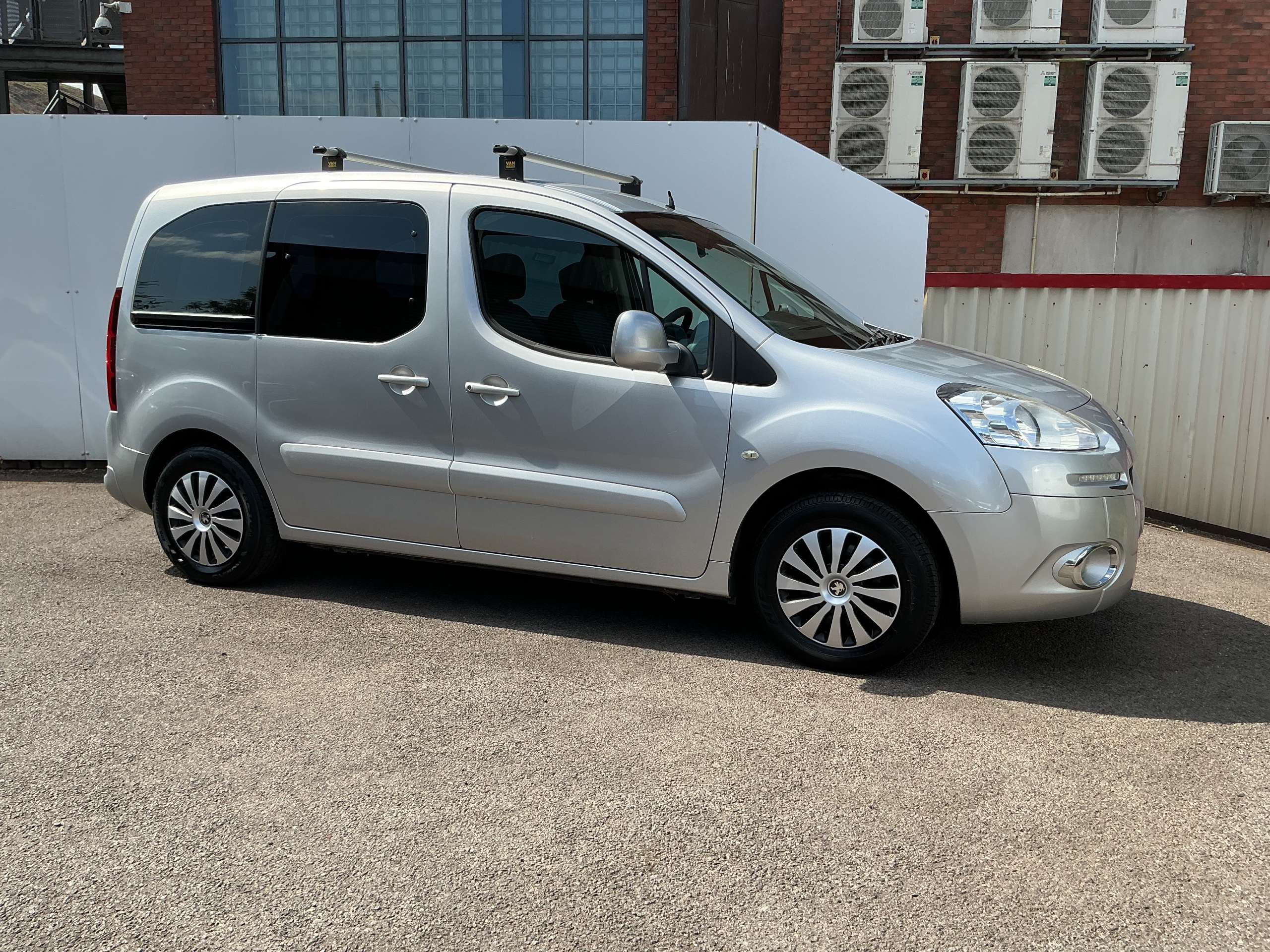 A 2013 PEUGEOT PARTNER TEPEE 1.6 HDi Tepee S MPV 5dr Diesel Manual (135 g/km, 92 bhp) A 2013 PEUGEOT PARTNER TEPEE 1.6 HDi Tepee S MPV 5dr Diesel Manual (135 g/km, 92 bhp)