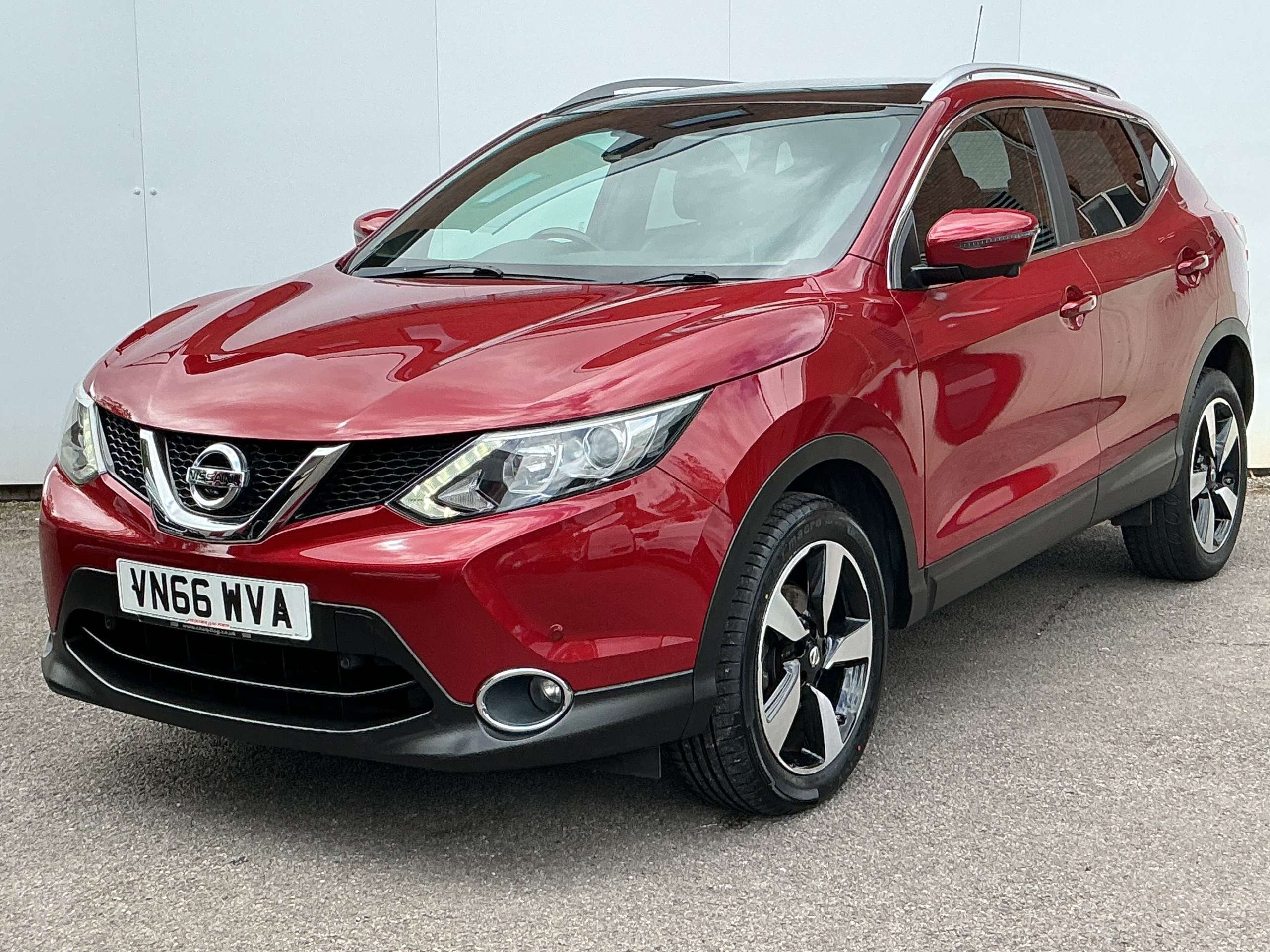A 2016 NISSAN QASHQAI 1.5 dCi N-Vision SUV 5dr Diesel Manual 2WD Euro 6 (s/s) (110 ps) A 2016 NISSAN QASHQAI 1.5 dCi N-Vision SUV 5dr Diesel Manual 2WD Euro 6 (s/s) (110 ps)