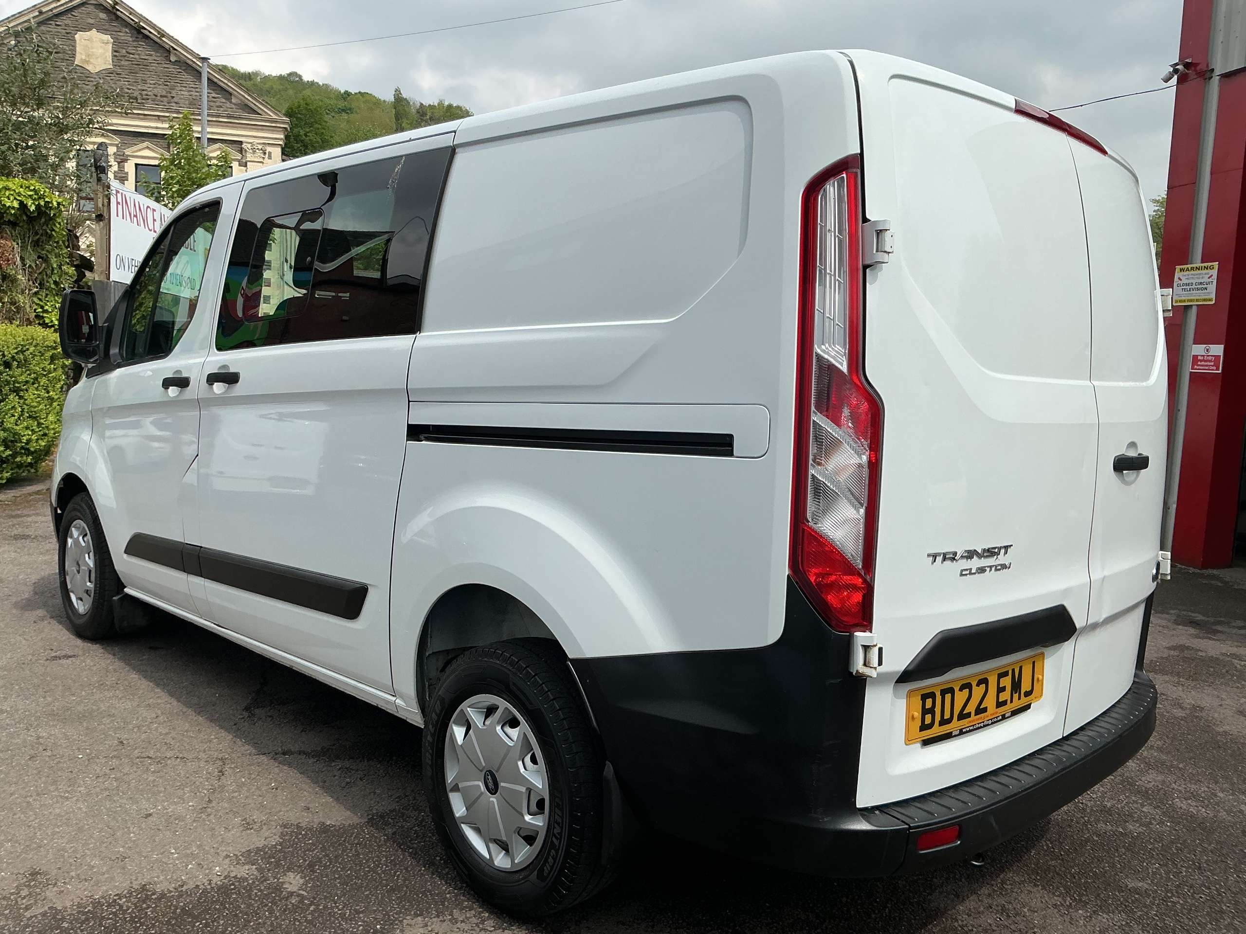 A 2022 FORD TRANSIT CUSTOM 2.0 300 EcoBlue Leader Crew Van Double Cab 5dr Diesel Manual L1 H1 Euro 6 (s/s) (105 ps) A 2022 FORD TRANSIT CUSTOM 2.0 300 EcoBlue Leader Crew Van Double Cab 5dr Diesel Manual L1 H1 Euro 6 (s/s) (105 ps)