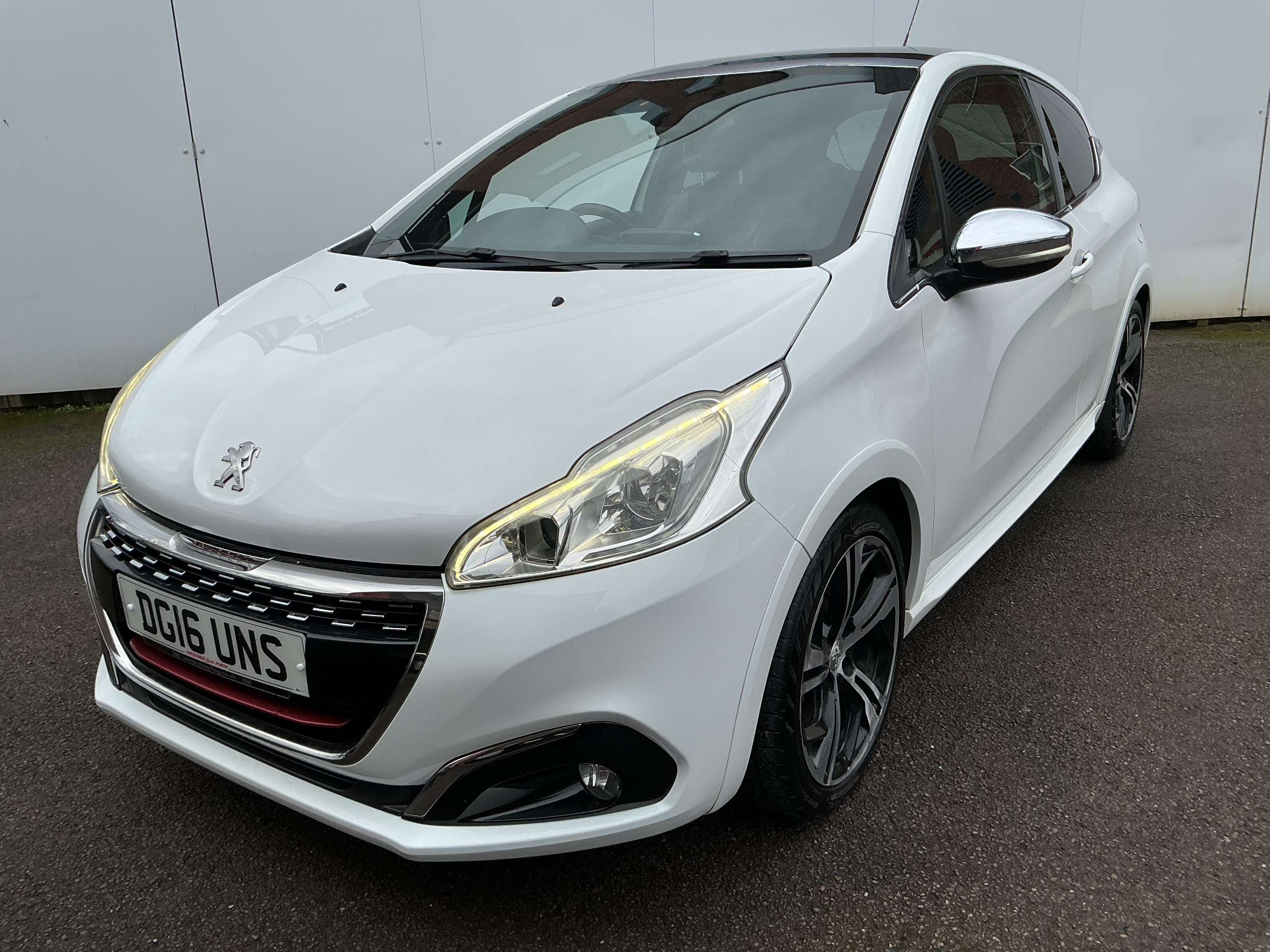 A 2016 PEUGEOT 208 1.6 THP GTi Prestige Hatchback 3dr Petrol Manual Euro 6 (s/s) (208 ps) A 2016 PEUGEOT 208 1.6 THP GTi Prestige Hatchback 3dr Petrol Manual Euro 6 (s/s) (208 ps)