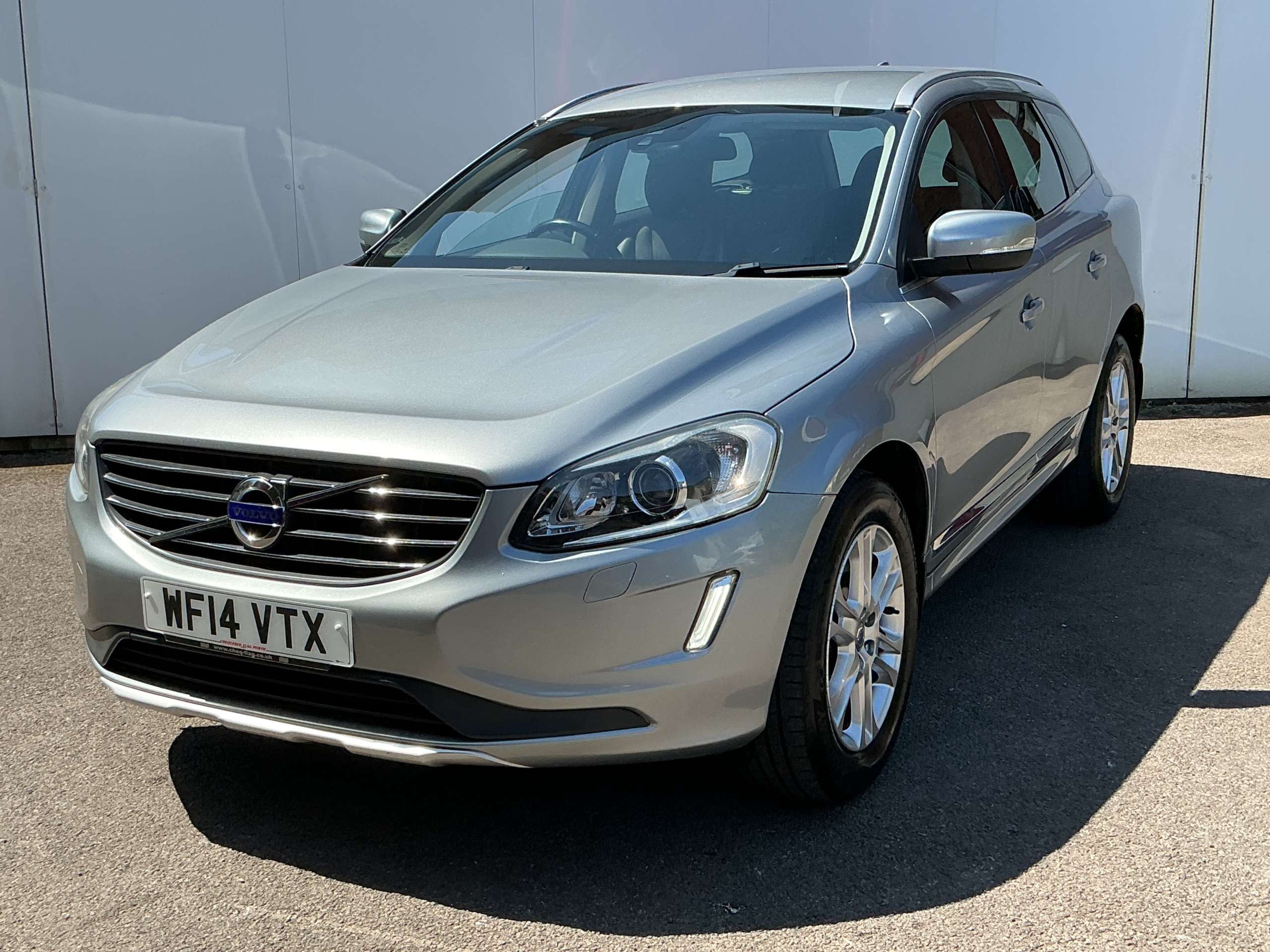 A 2014 VOLVO XC60 2.4 D5 SE Lux Nav SUV 5dr Diesel Geartronic AWD Euro 5 (215 ps) A 2014 VOLVO XC60 2.4 D5 SE Lux Nav SUV 5dr Diesel Geartronic AWD Euro 5 (215 ps)