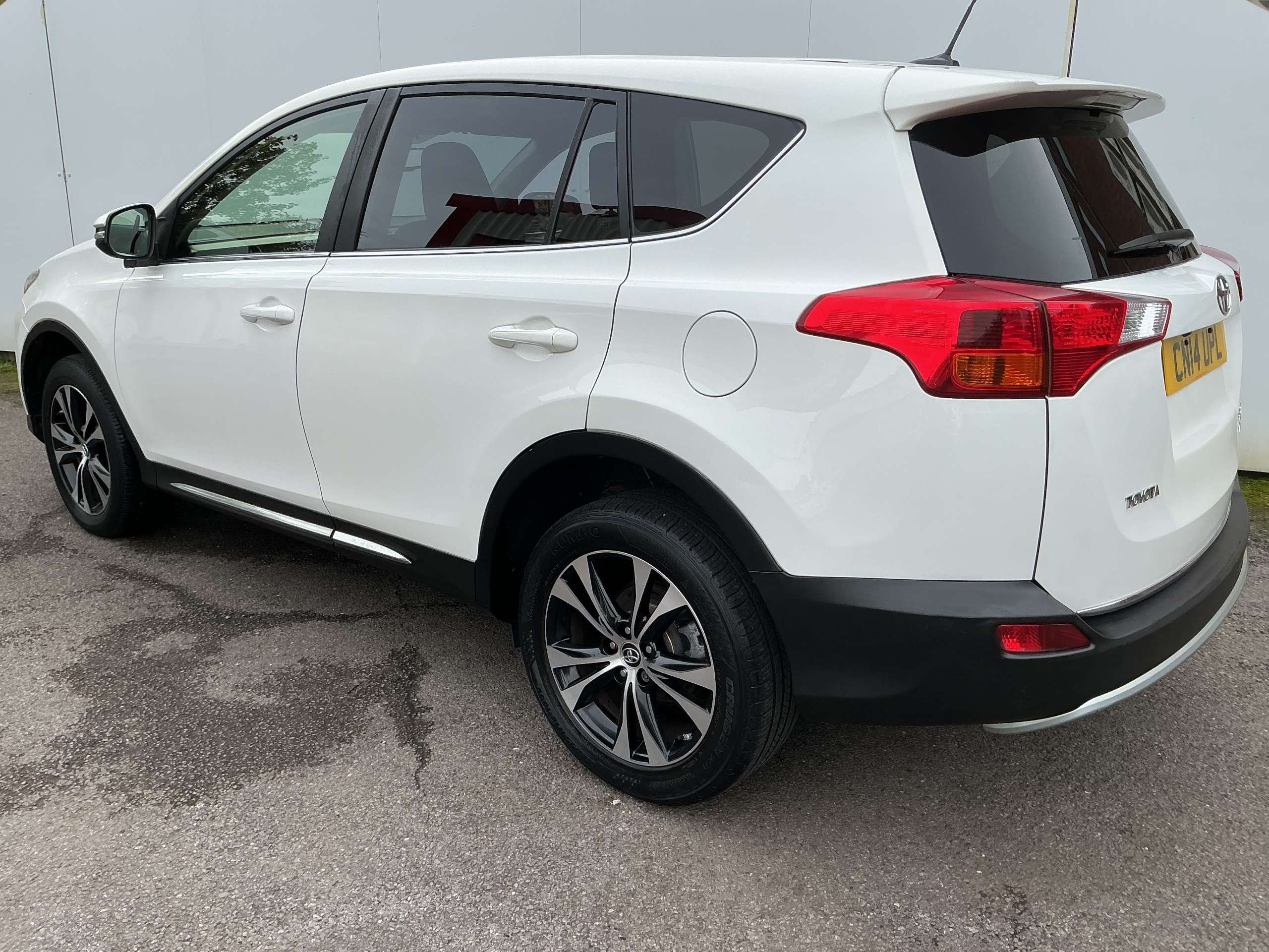 A 2014 TOYOTA RAV4 2.0 D-4D Icon SUV 5dr Diesel Manual 4WD Euro 5 (s/s) (124 ps) A 2014 TOYOTA RAV4 2.0 D-4D Icon SUV 5dr Diesel Manual 4WD Euro 5 (s/s) (124 ps)