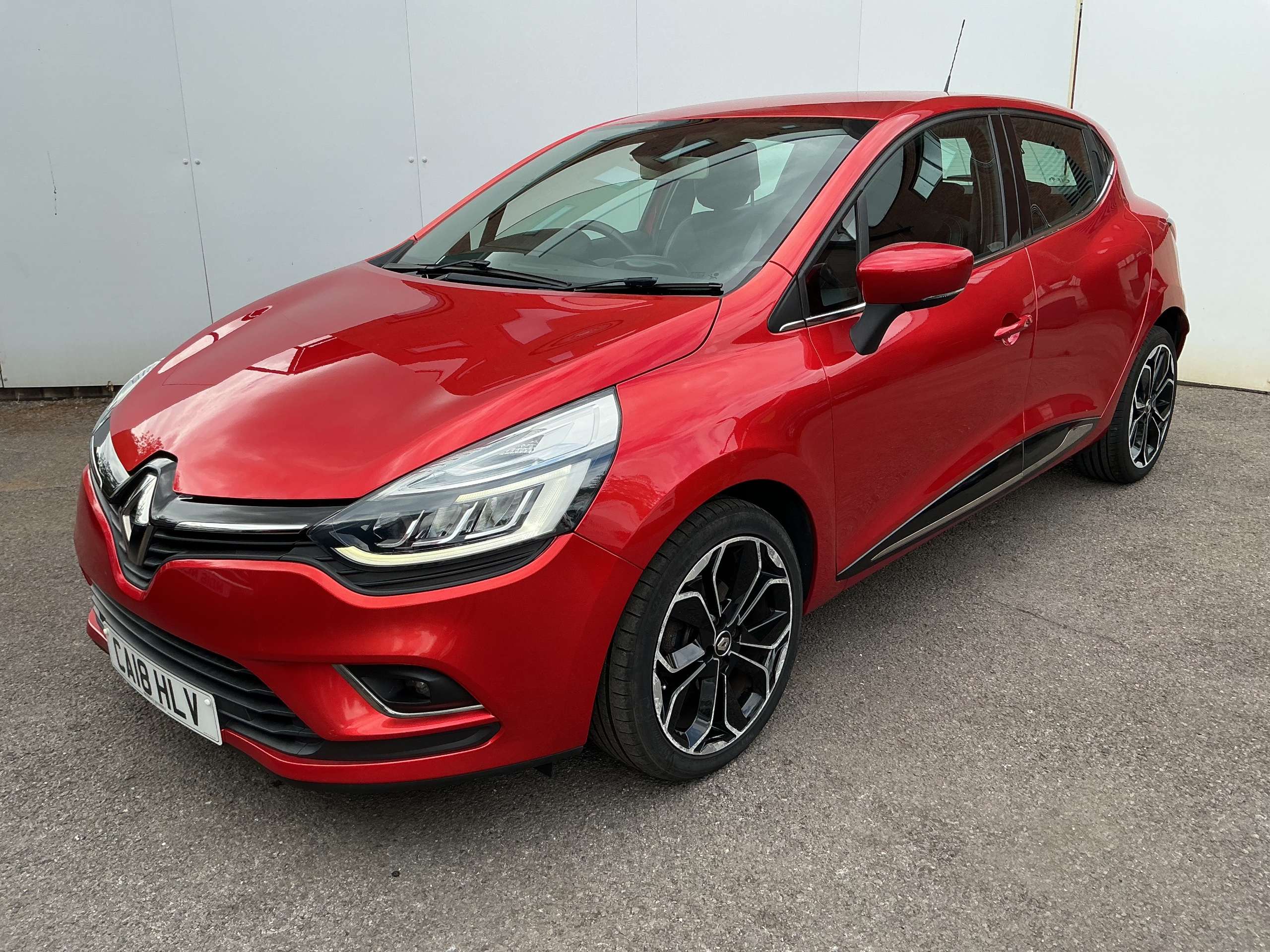 A 2018 RENAULT CLIO 0.9 TCe Dynamique S Nav Hatchback 5dr Petrol Manual Euro 6 (s/s) (90 ps) A 2018 RENAULT CLIO 0.9 TCe Dynamique S Nav Hatchback 5dr Petrol Manual Euro 6 (s/s) (90 ps)
