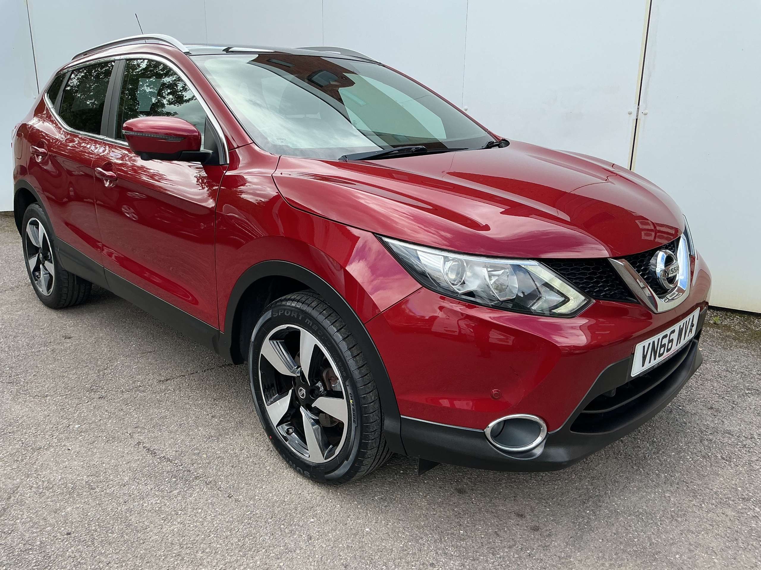 A 2016 NISSAN QASHQAI 1.5 dCi N-Vision SUV 5dr Diesel Manual 2WD Euro 6 (s/s) (110 ps) A 2016 NISSAN QASHQAI 1.5 dCi N-Vision SUV 5dr Diesel Manual 2WD Euro 6 (s/s) (110 ps)