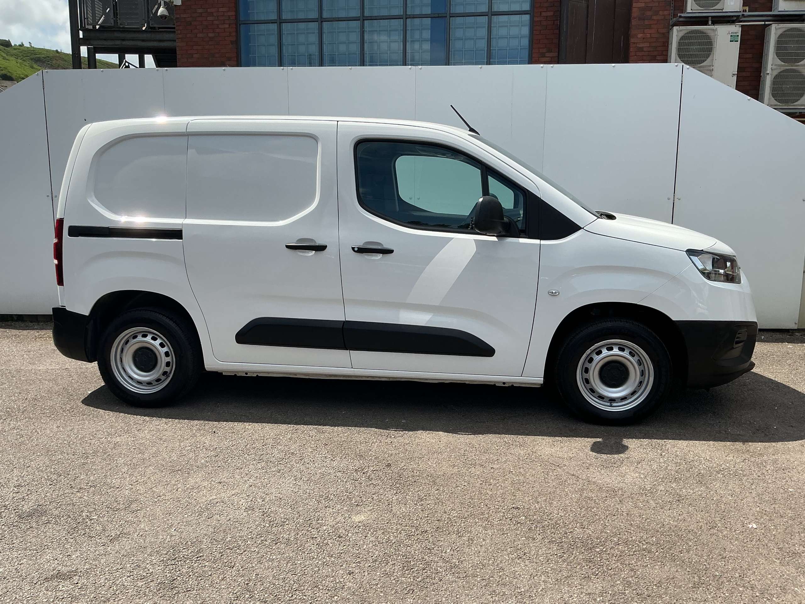 A 2021 TOYOTA PROACE L1 ACTIVE A 2021 TOYOTA PROACE L1 ACTIVE