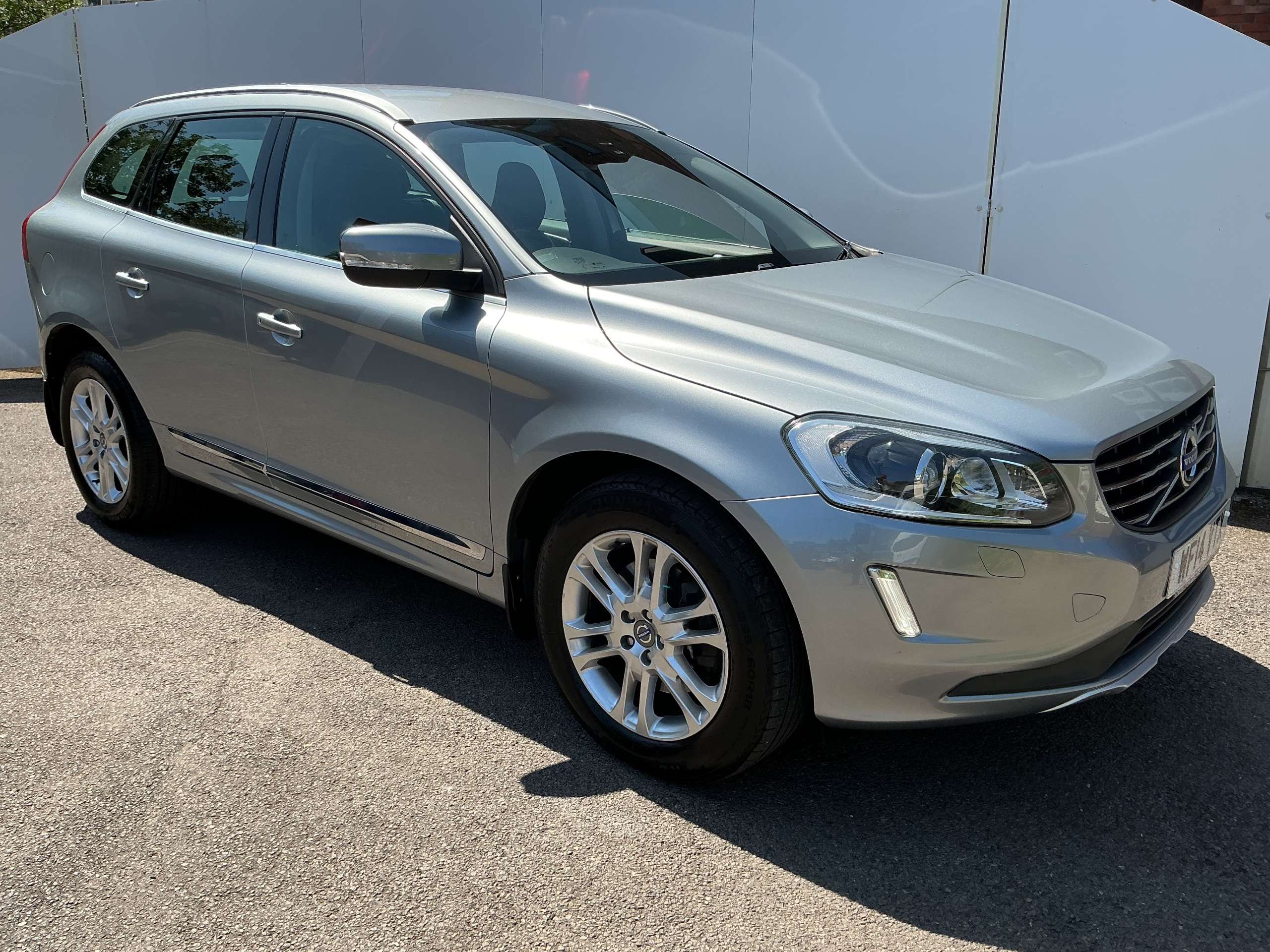 A 2014 VOLVO XC60 2.4 D5 SE Lux Nav SUV 5dr Diesel Geartronic AWD Euro 5 (215 ps) A 2014 VOLVO XC60 2.4 D5 SE Lux Nav SUV 5dr Diesel Geartronic AWD Euro 5 (215 ps)