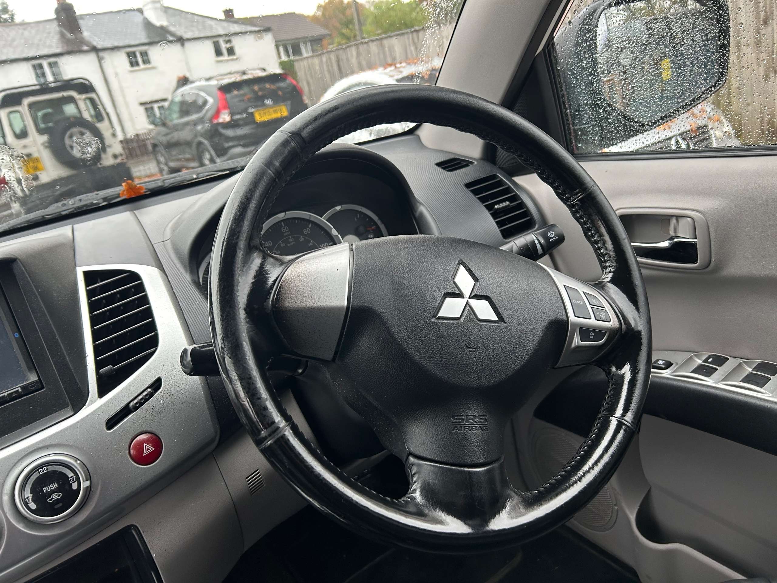 null MITSUBISHI L200 null MITSUBISHI L200