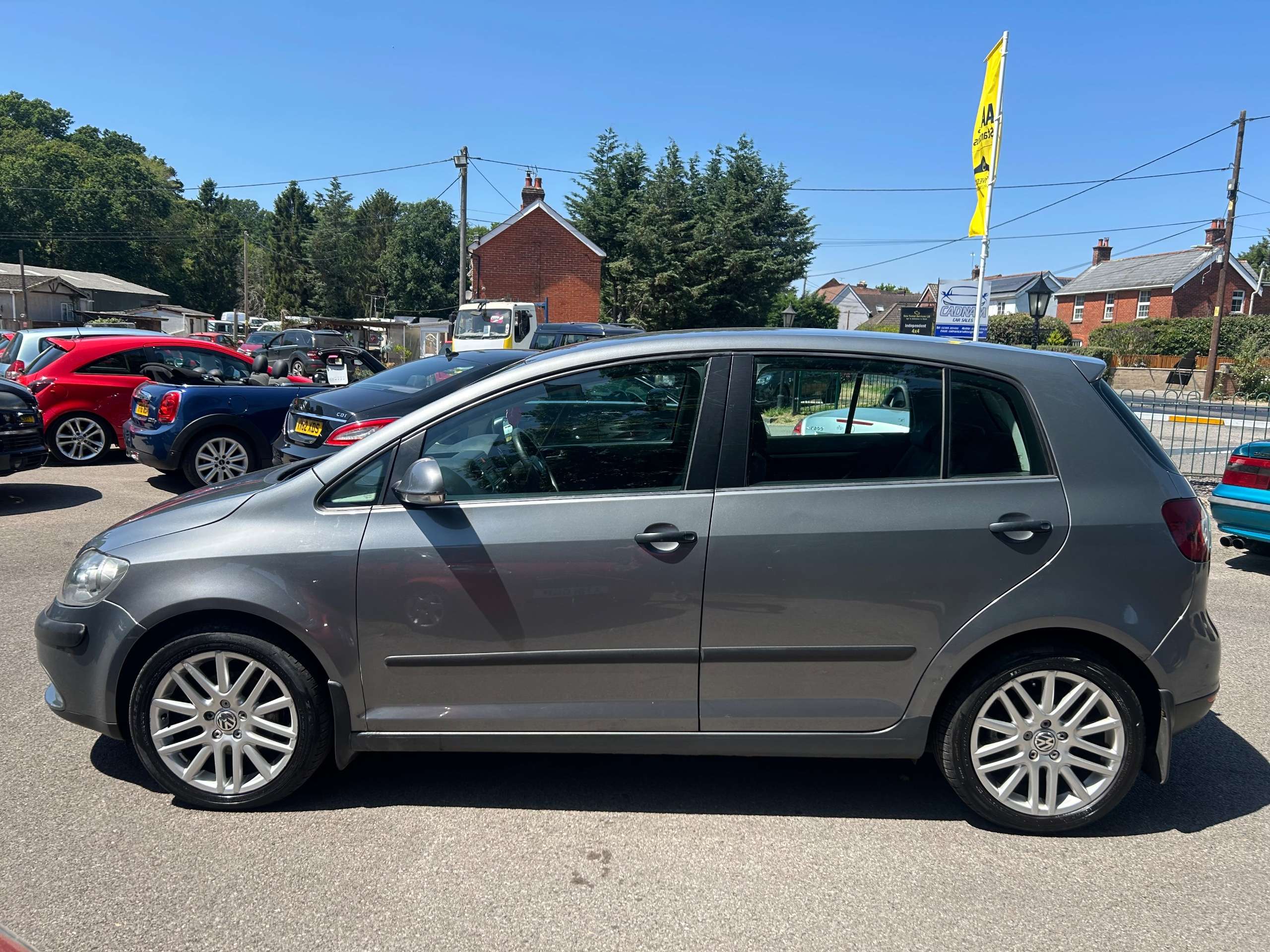 A 2005 VOLKSWAGEN GOLF PLUS 1.6 FSI S Hatchback 5dr Petrol Manual (178 g/km, 113 bhp) A 2005 VOLKSWAGEN GOLF PLUS 1.6 FSI S Hatchback 5dr Petrol Manual (178 g/km, 113 bhp)