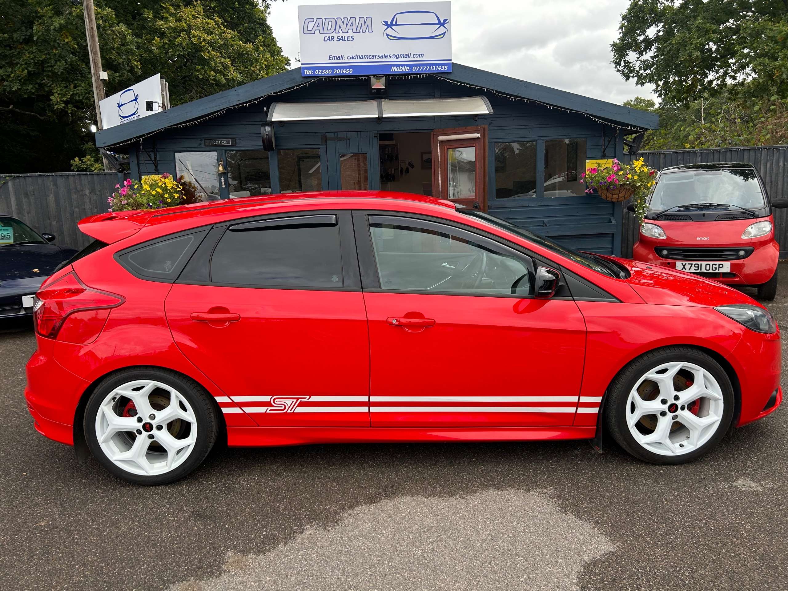 A 2014 FORD FOCUS 2.0T EcoBoost ST-2 Hatchback 5dr Petrol Manual Euro 5 (s/s) (250 ps) A 2014 FORD FOCUS 2.0T EcoBoost ST-2 Hatchback 5dr Petrol Manual Euro 5 (s/s) (250 ps)