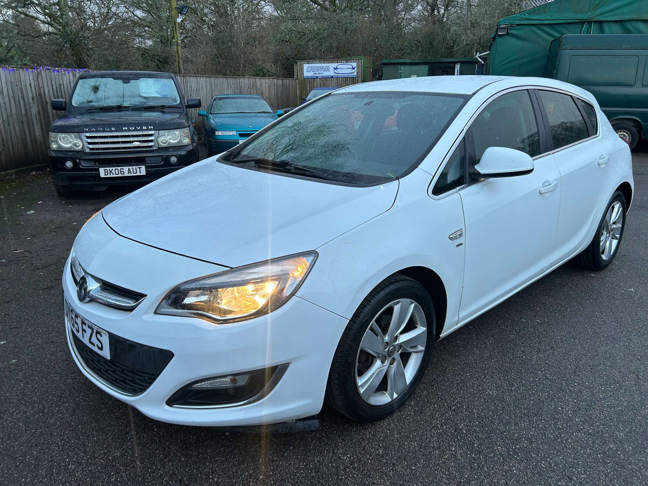 A 2015 VAUXHALL ASTRA 1.6i SRi Hatchback 5dr Petrol Manual Euro 6 (115 ps) A 2015 VAUXHALL ASTRA 1.6i SRi Hatchback 5dr Petrol Manual Euro 6 (115 ps)