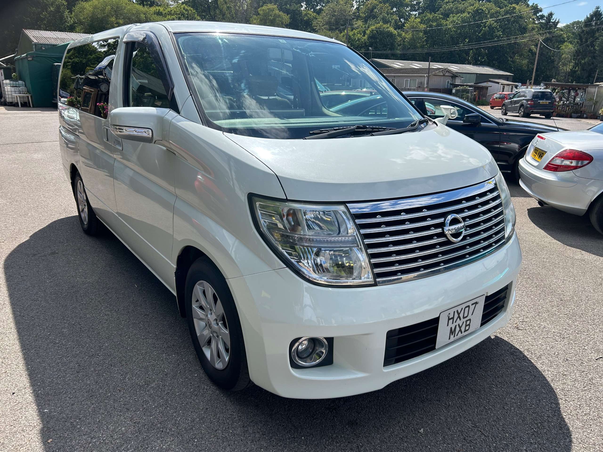 A 2007 NISSAN ELGRAND A 2007 NISSAN ELGRAND