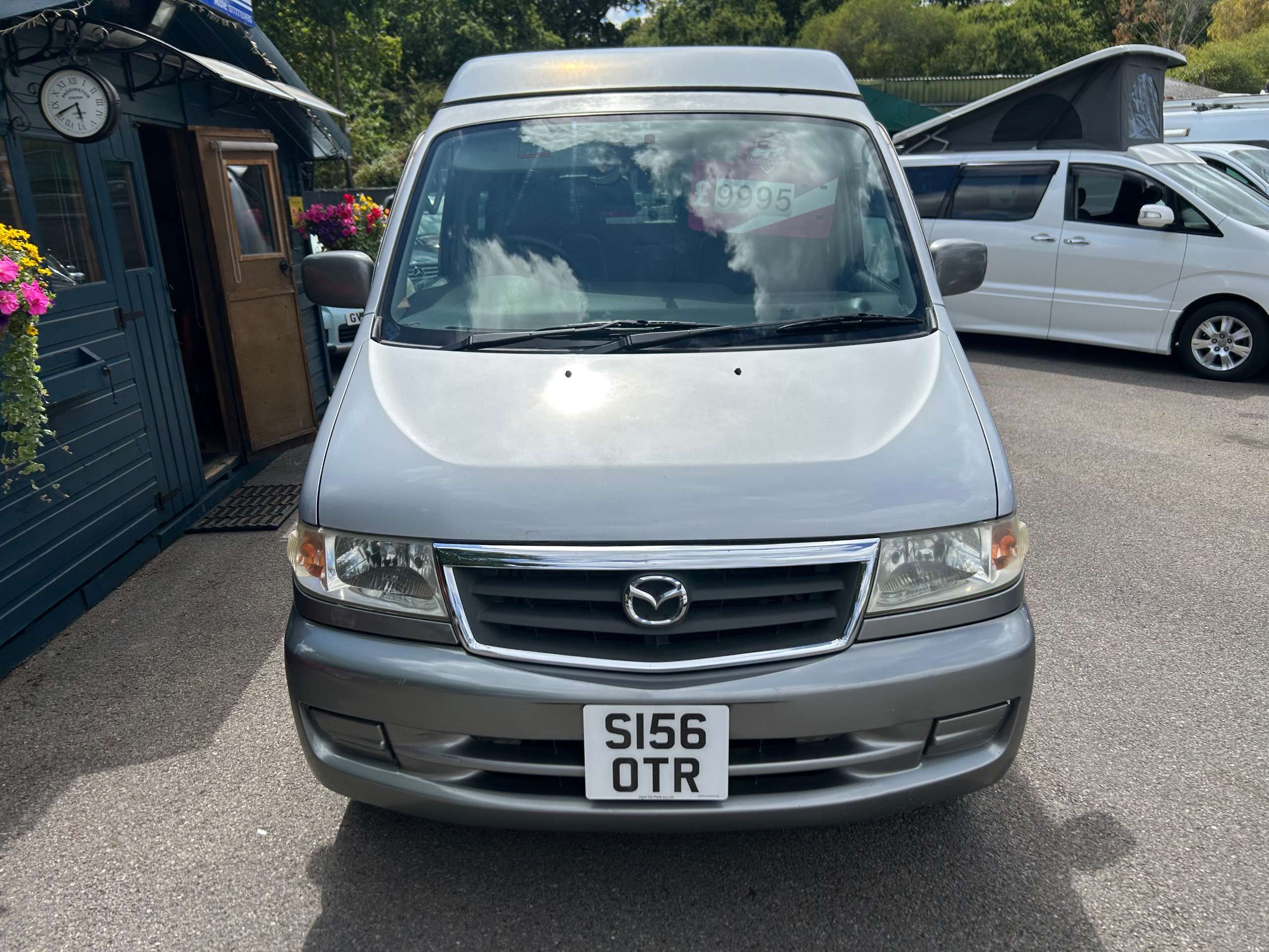 A 1999 MAZDA BONGO A 1999 MAZDA BONGO