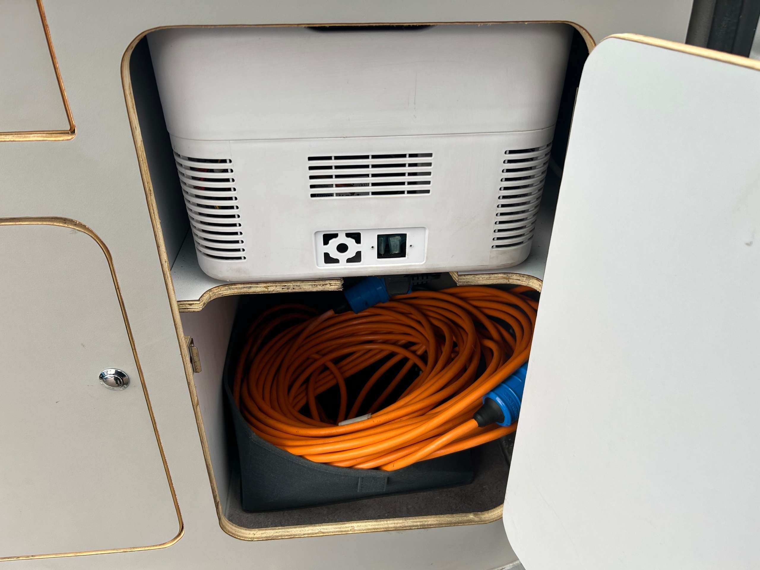 1999 MAZDA BONGO 1999 MAZDA BONGO