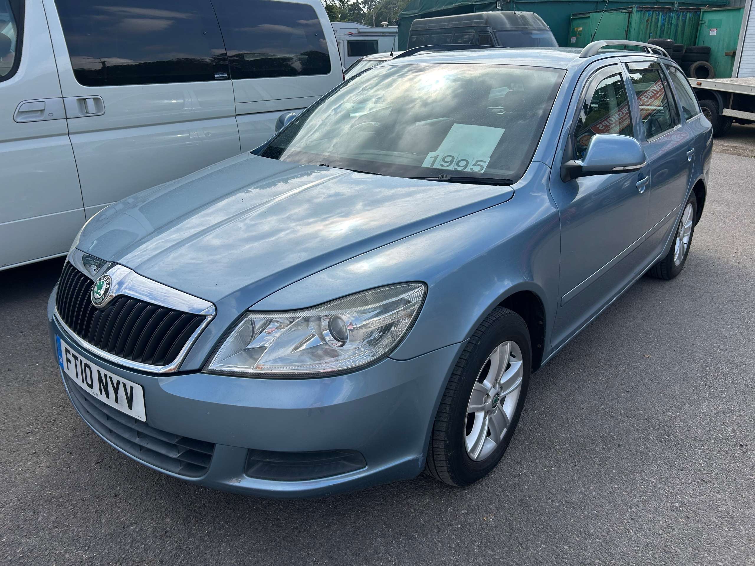 A 2010 SKODA OCTAVIA 1.6 TDI SE Estate 5dr Diesel Manual Euro 5 (105 ps) A 2010 SKODA OCTAVIA 1.6 TDI SE Estate 5dr Diesel Manual Euro 5 (105 ps)