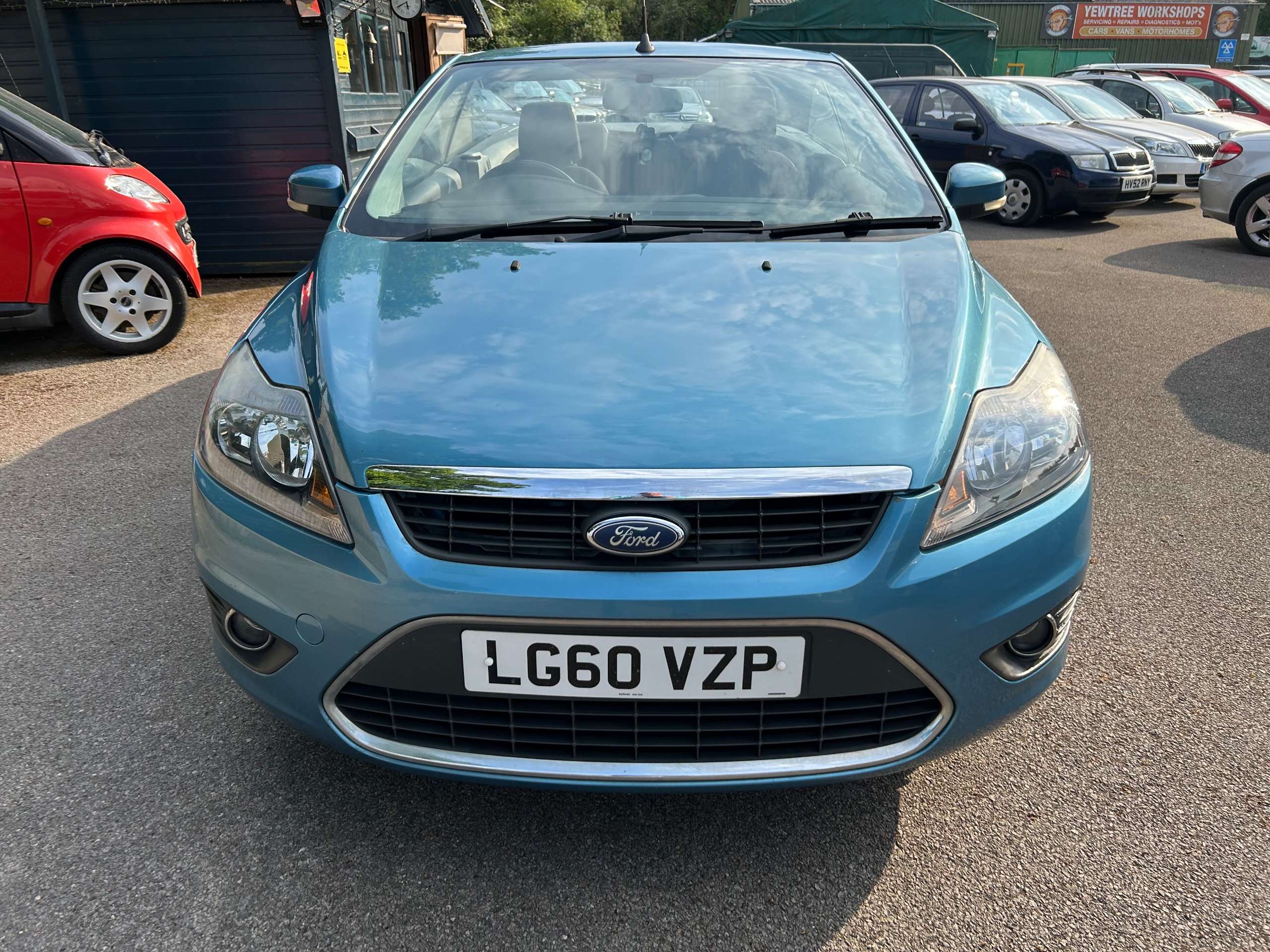 A 2010 FORD FOCUS CC 2.0 CC-2 Convertible 2dr Petrol Manual (179 g/km, 143 bhp) A 2010 FORD FOCUS CC 2.0 CC-2 Convertible 2dr Petrol Manual (179 g/km, 143 bhp)